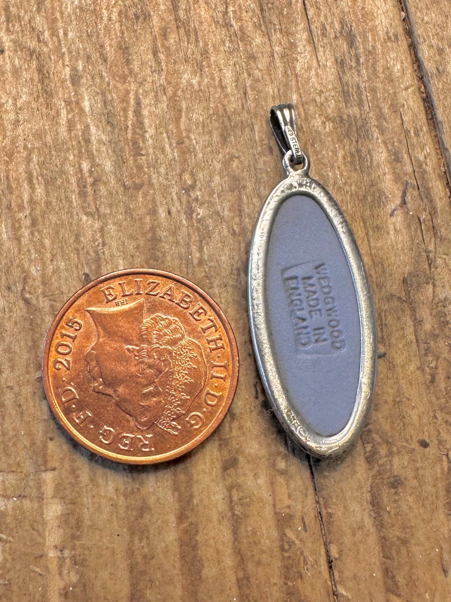Wedgwood 1988 blaue Kamee Made in England punziert 925 Sterling Silber Anhänger