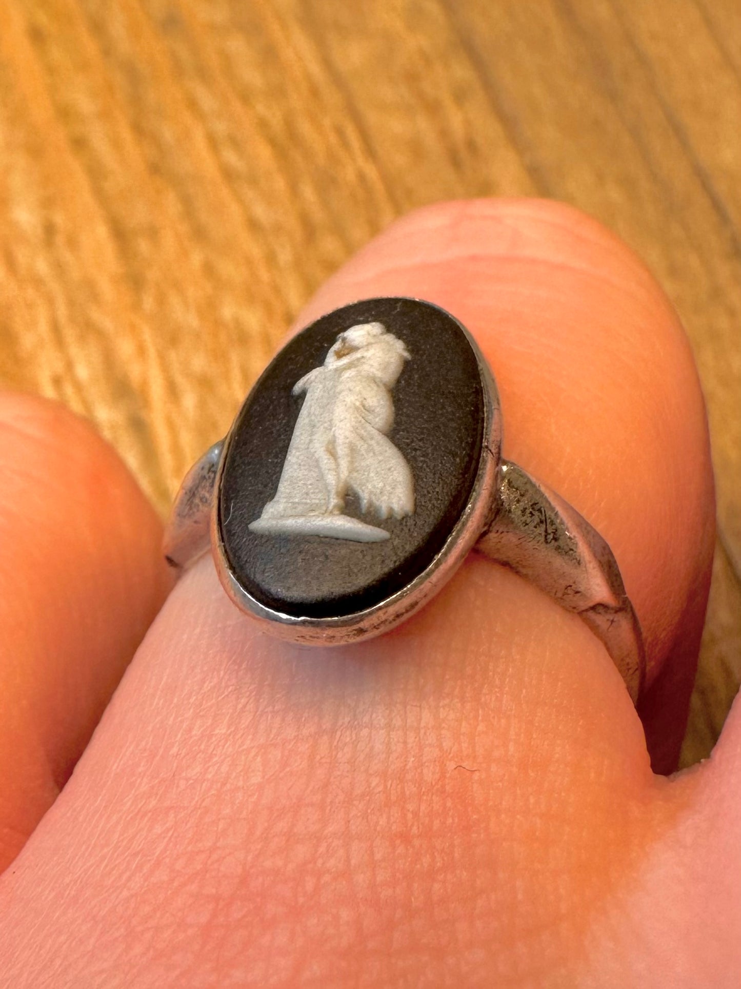 Vintage 1975 Black Wedgwood Cameo 925 Sterling Silver Maker JW Size O1/2 Ring