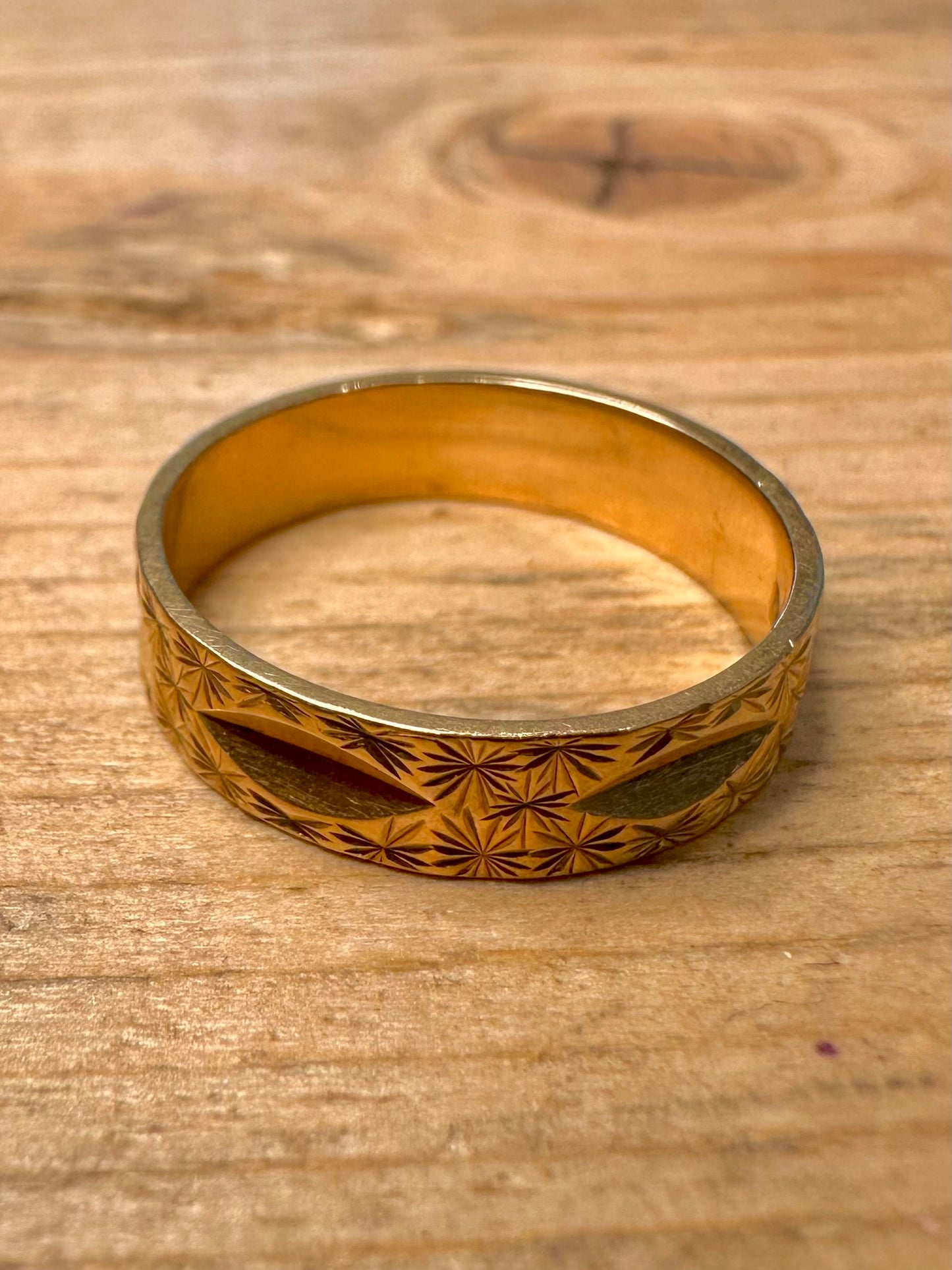 Vintage 1977 9ct Gold Starry Band Size O Ring