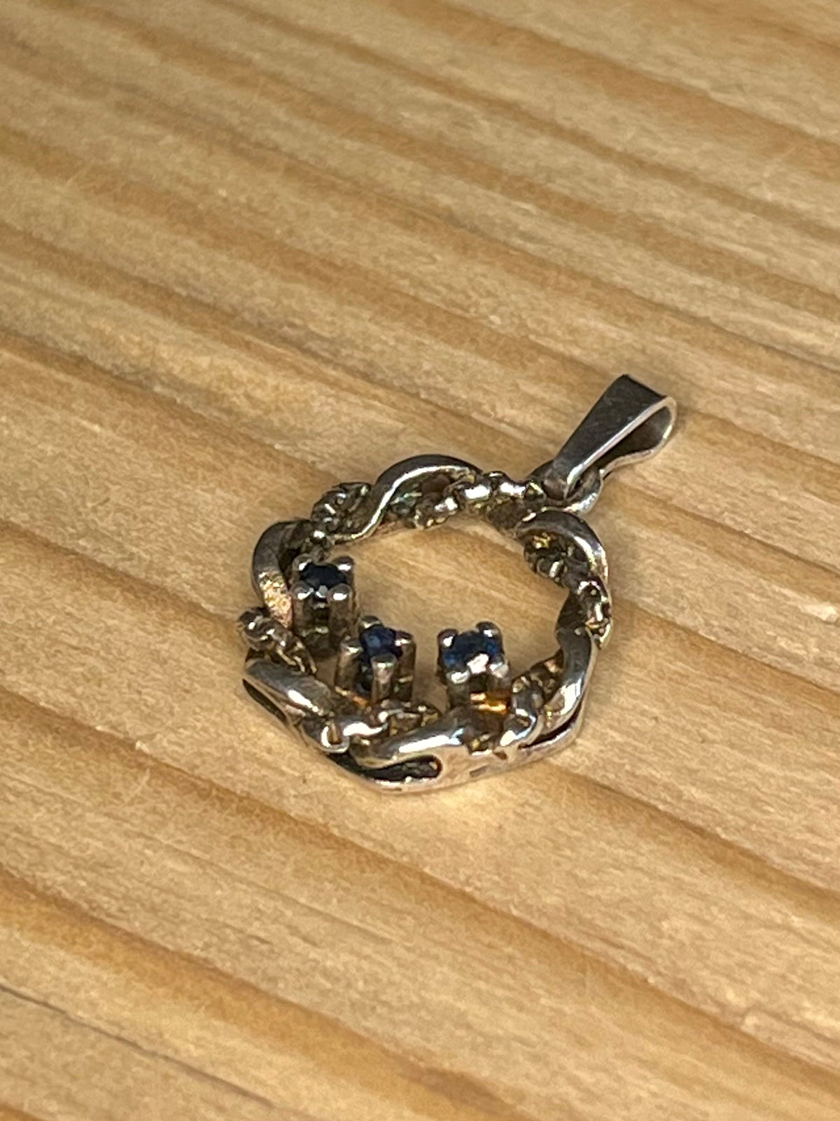 Small Circle Intertwined Dark Blue Stones 925 Sterling Silver Pendant