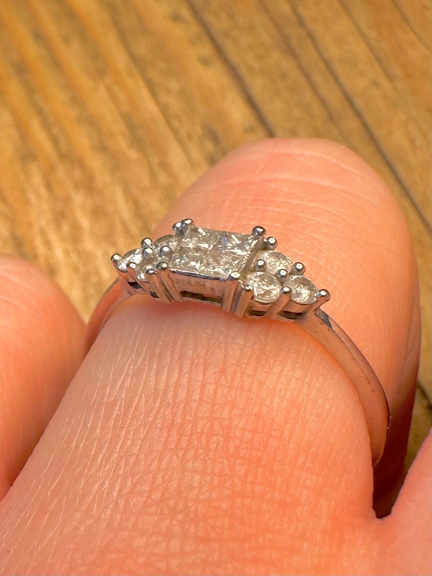 9 Karat Weißgold 2012 Trilogie Cluster Diamanten Ring Größe S