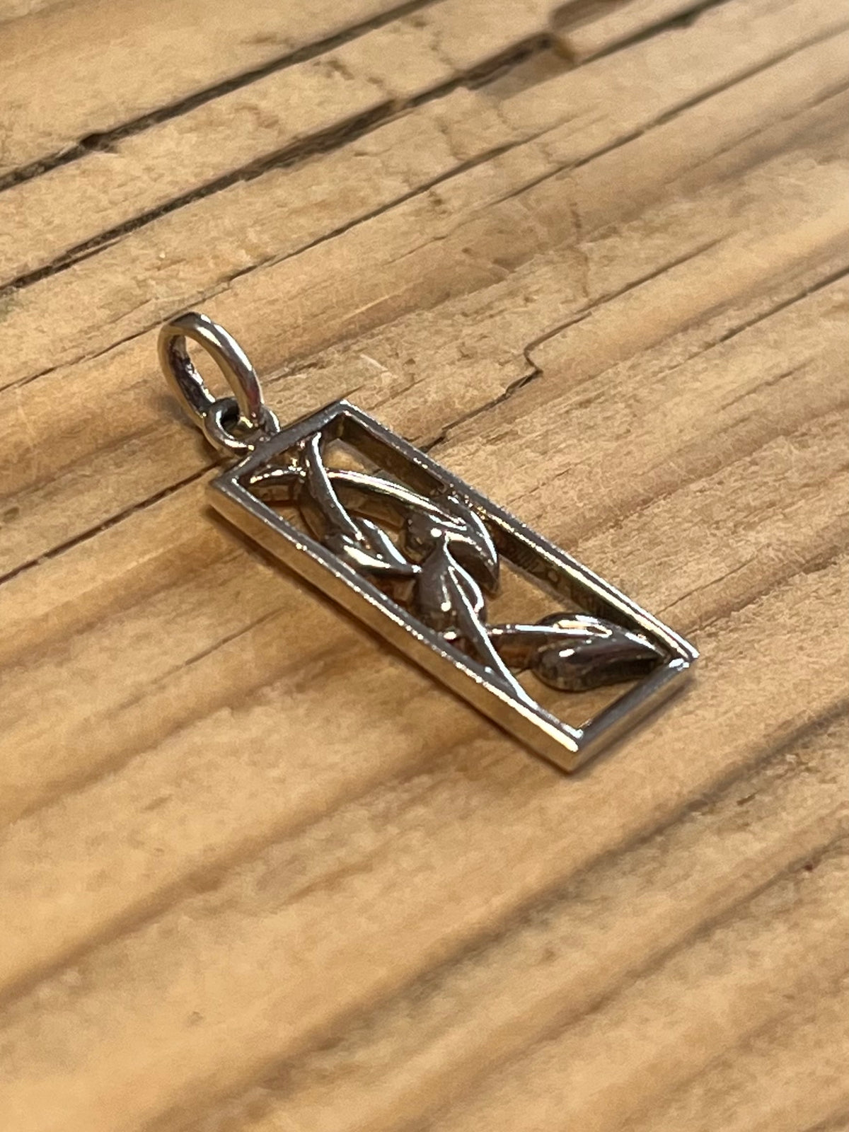 Vine Leaf Rectangle 925 Sterling Silver Pendant