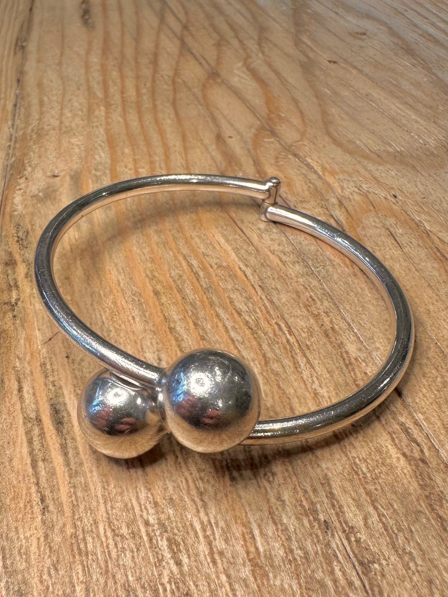 Abstract Ball Overlapping Hinged 925 Sterling Silver Bangle