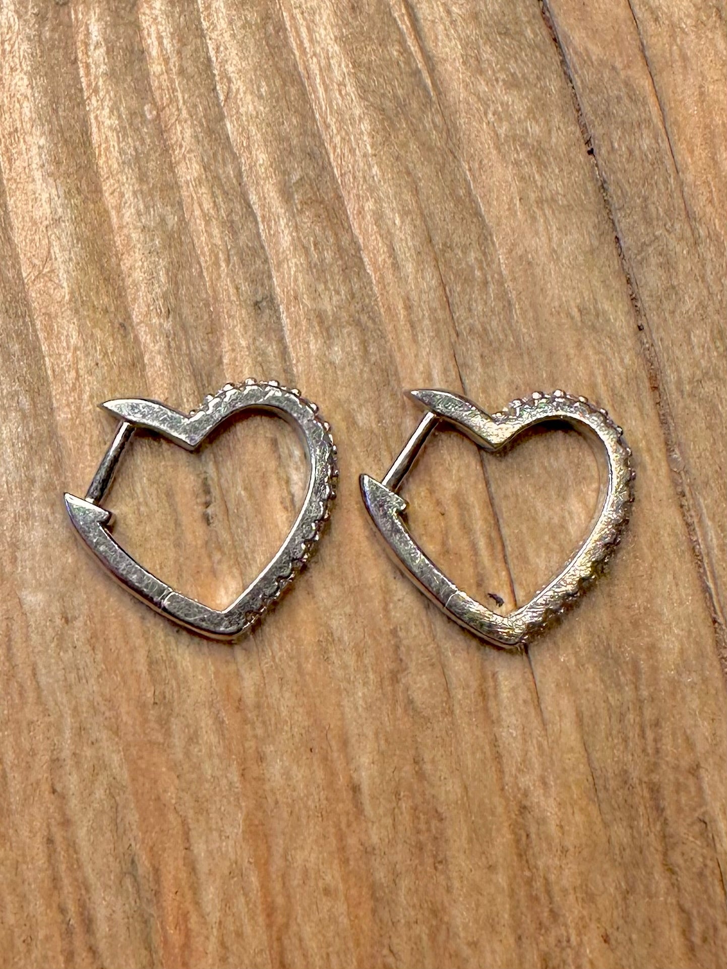 Moderne Herz-CZ-Stein-Ohrringe, 925er Sterlingsilber