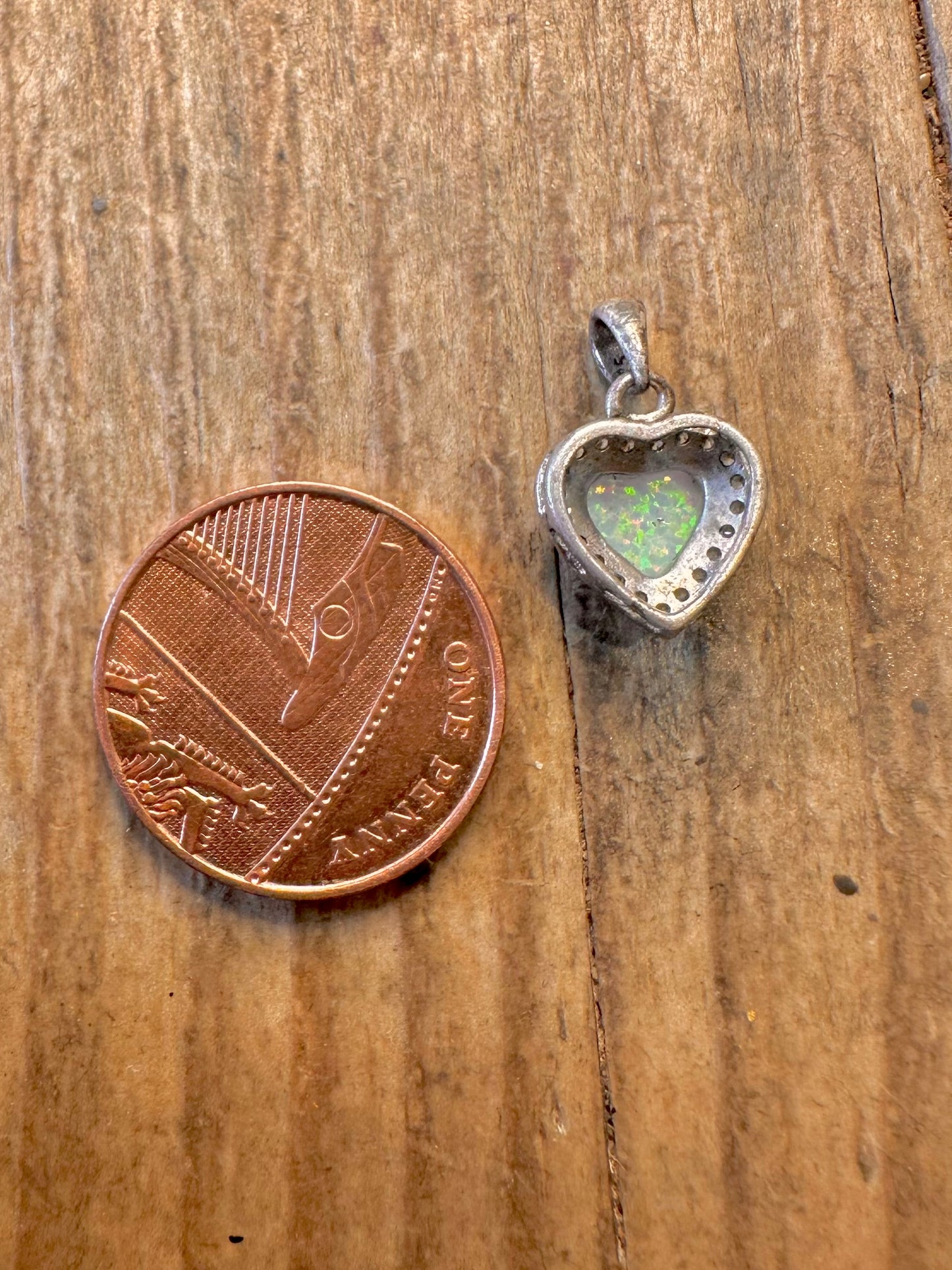 Herz-Opal und weiße Zirkonia 925 Sterling Silber Anhänger