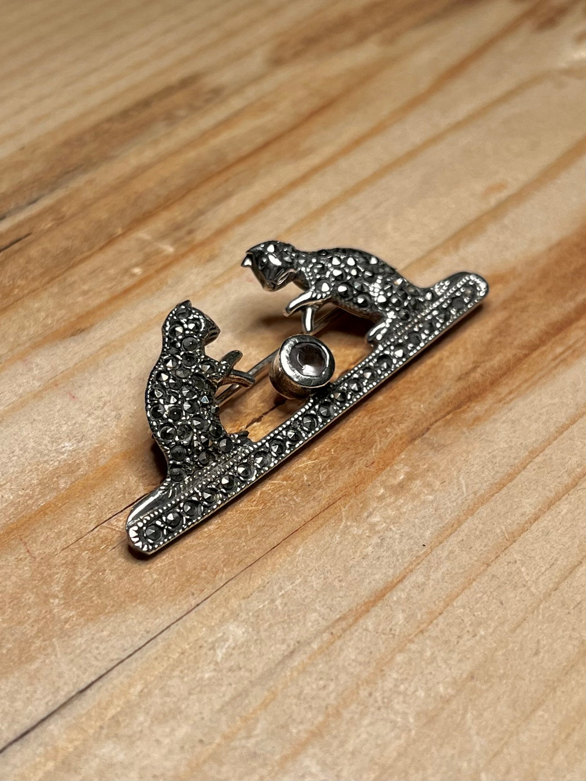 Cats Marcasite Playing With Ball Amethyst 925 Sterling Silver Brooch