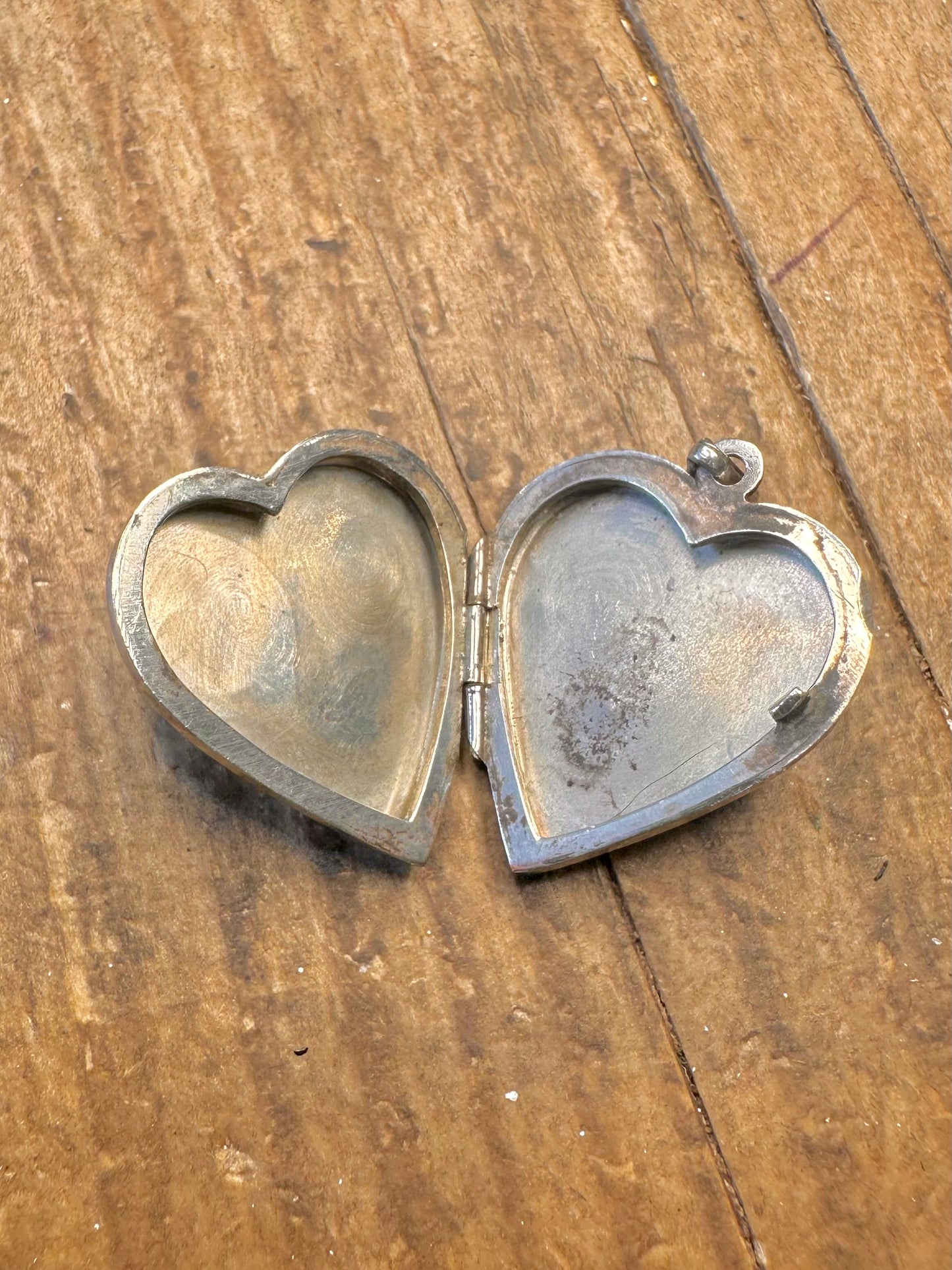 Heart 1975 Engraved Swirl Design Locket 925 Sterling Silver Pendant