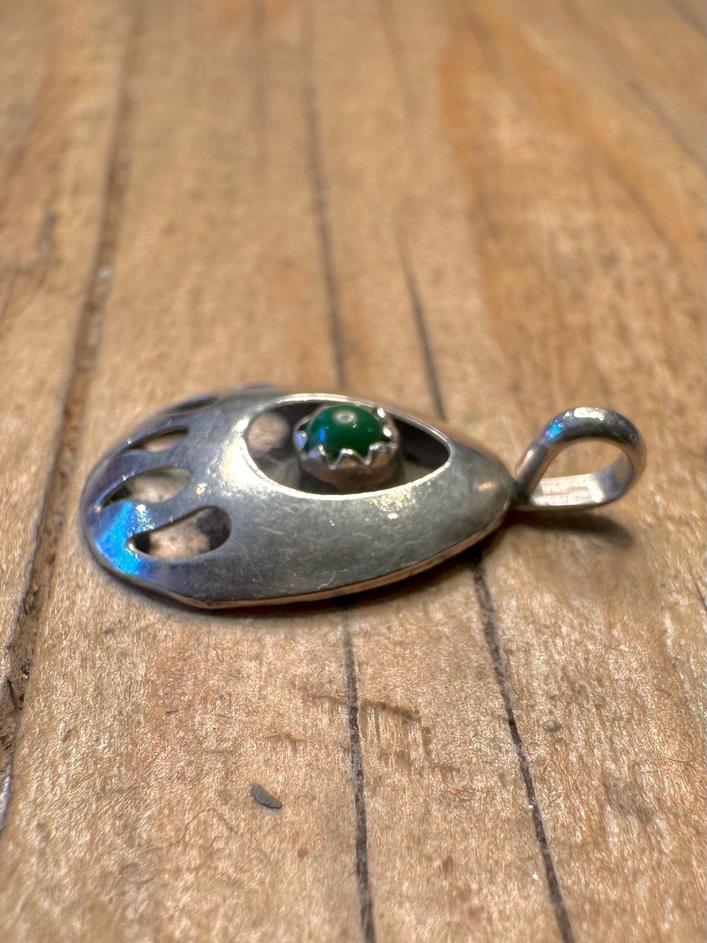 Vintage Navajo Bear Green Stone 925 Sterling Silver Pendant