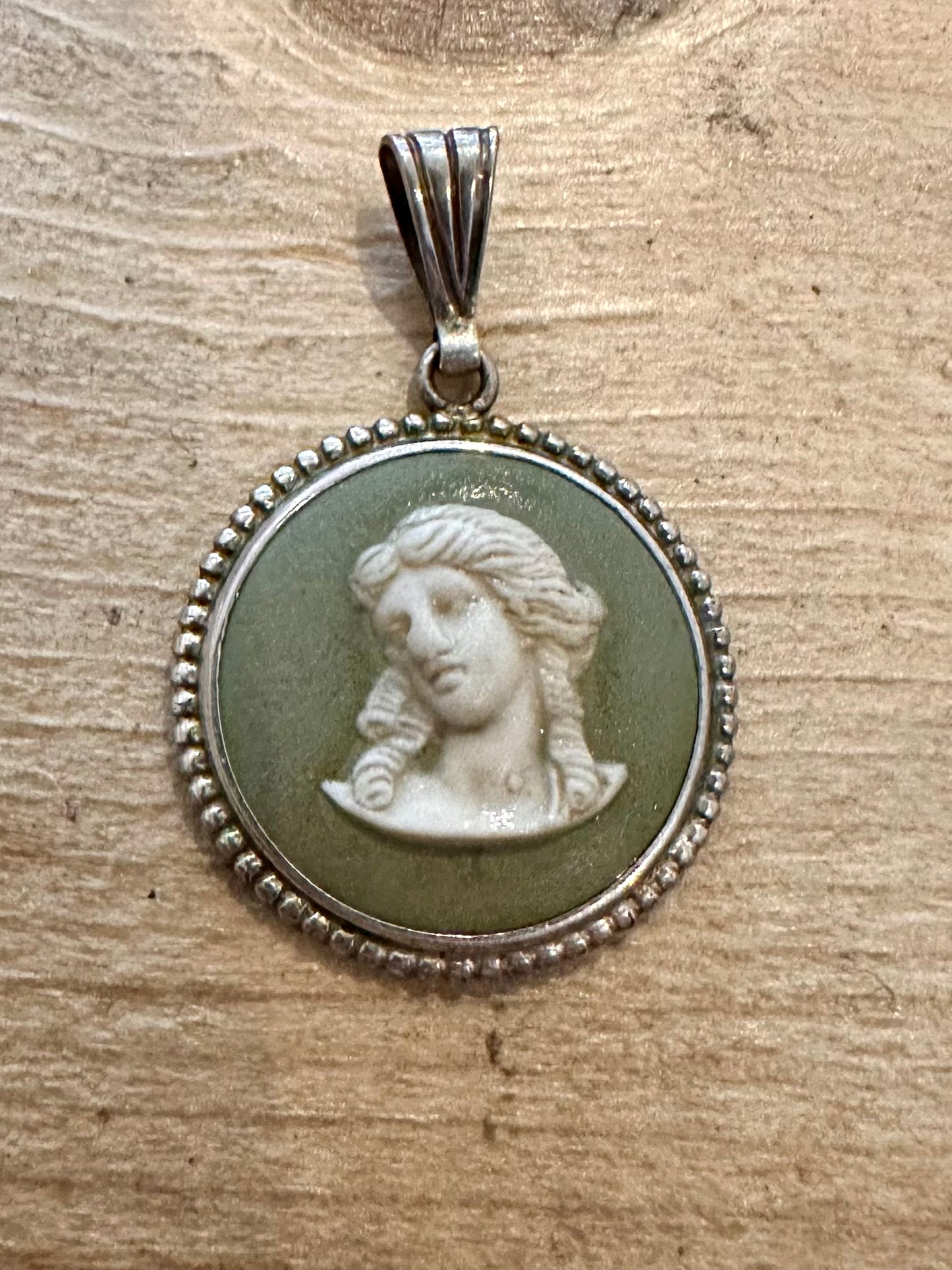 Vintage Wedgewood Green Cameo 1983 925 Silver Pendant