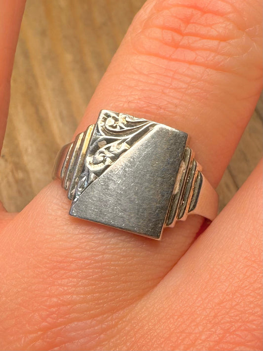 Vintage 1982 Signet Engraved 925 Sterling Silver Hallmarked Size S Ring