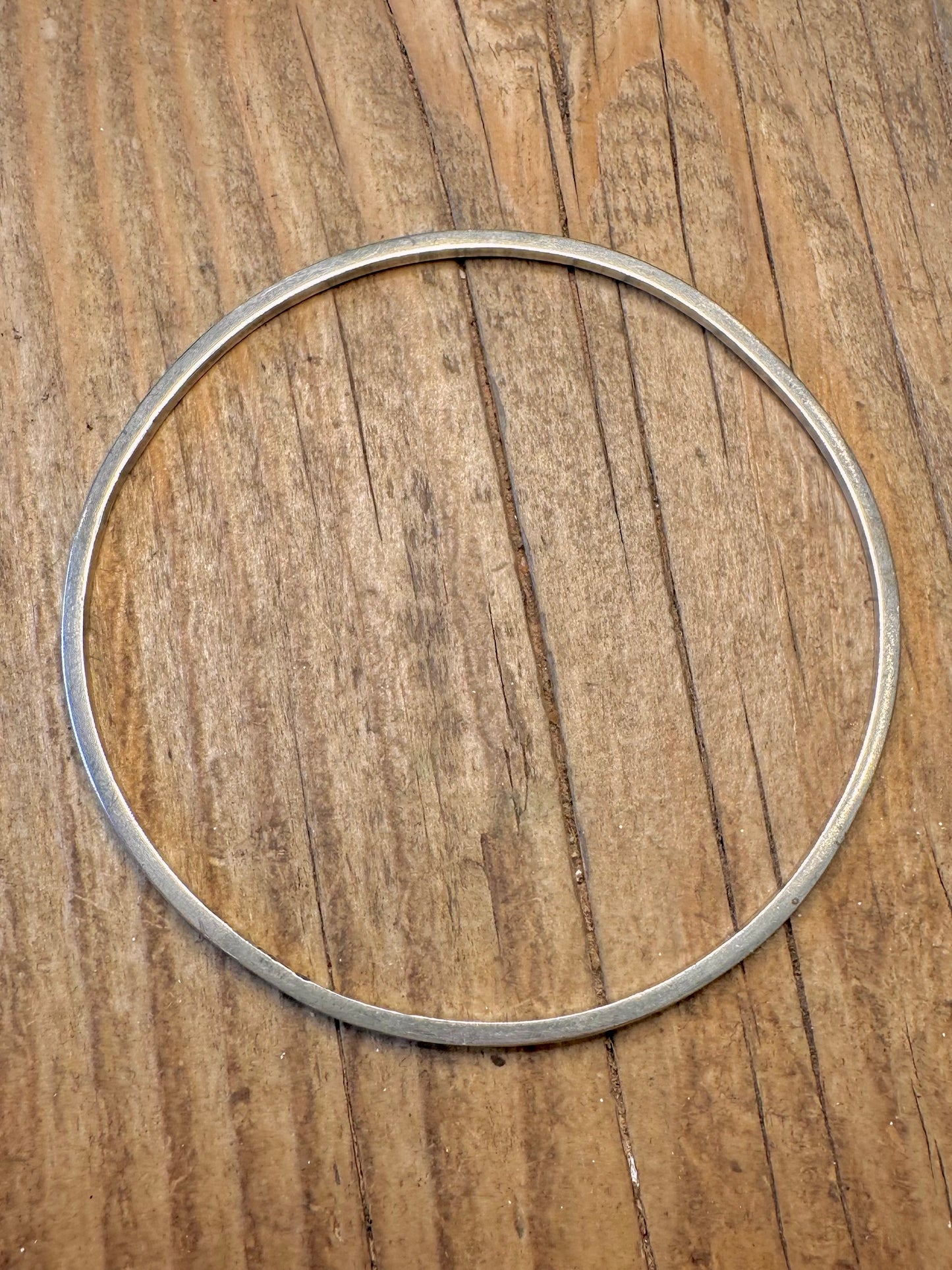 Schlichter, minimalistischer Stapelarmreif aus 925er Sterlingsilber