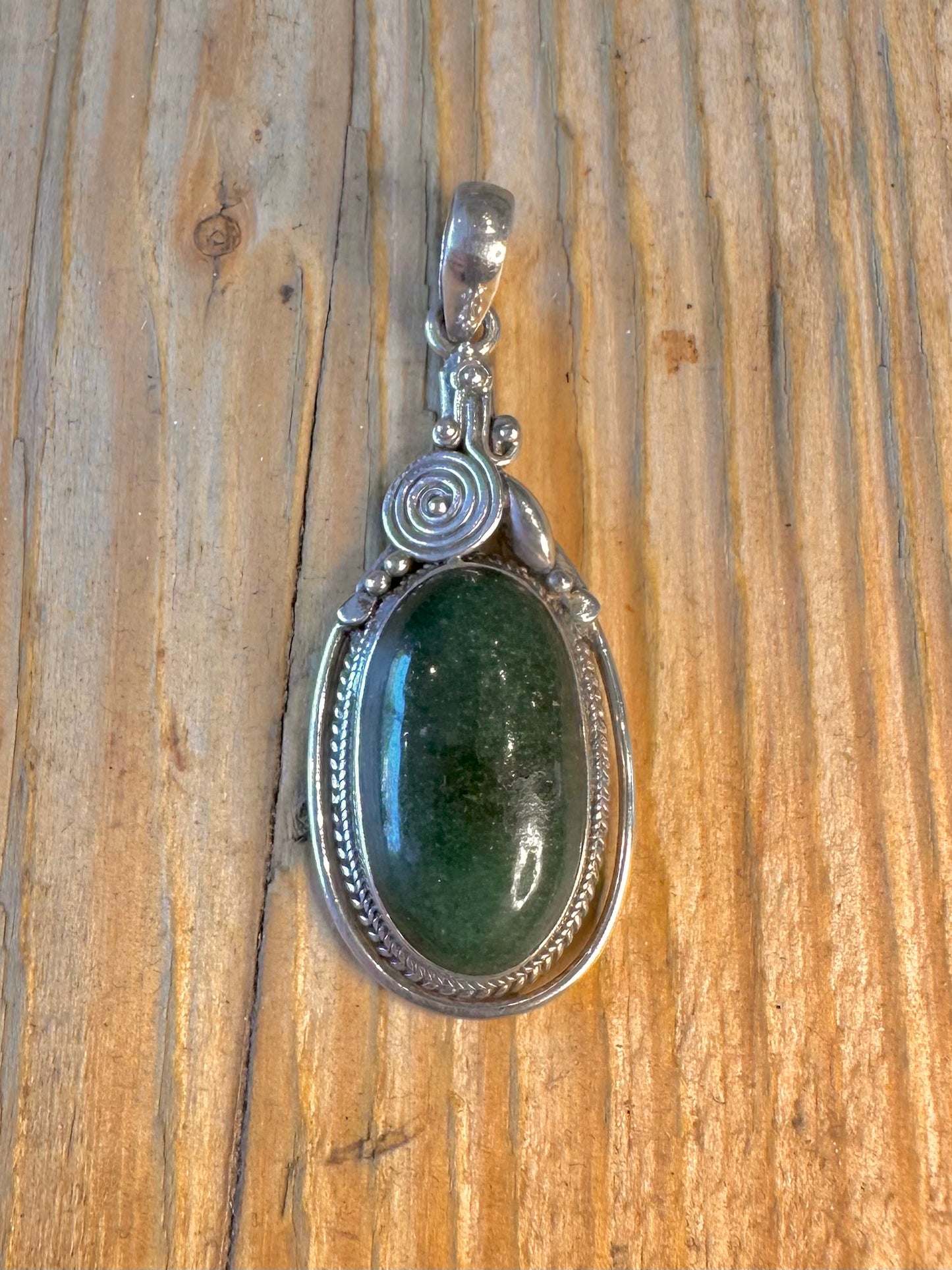 Green Oval Stone Braided Border Swirl 925 Sterling Silver Pendant