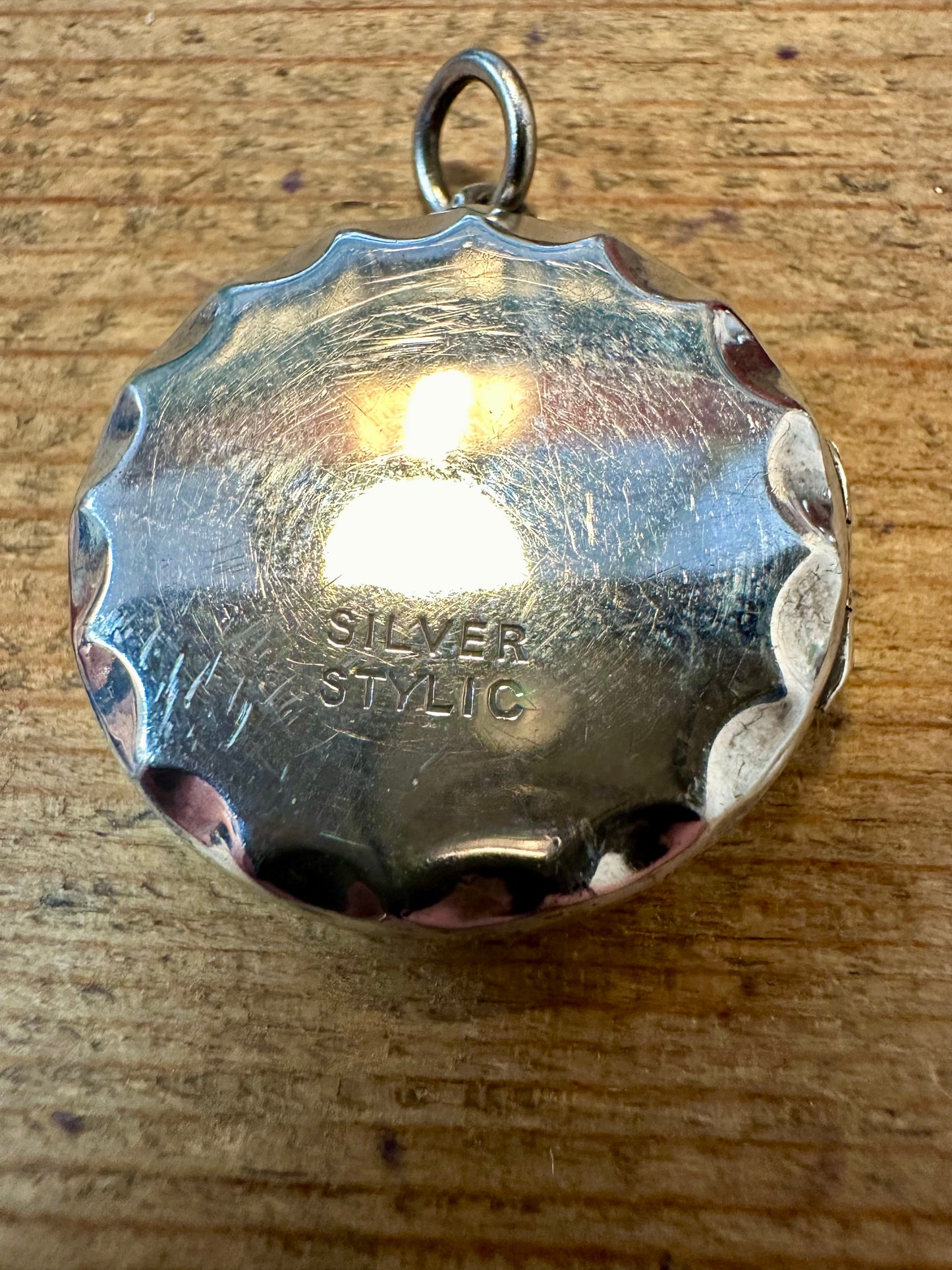 Vintage Circle Scolloped Edge Engraved 925 Silver Locket Pendant
