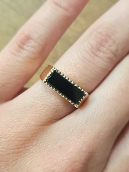 Vintage Onyx Hallmarked 1975 9ct Gold Ring