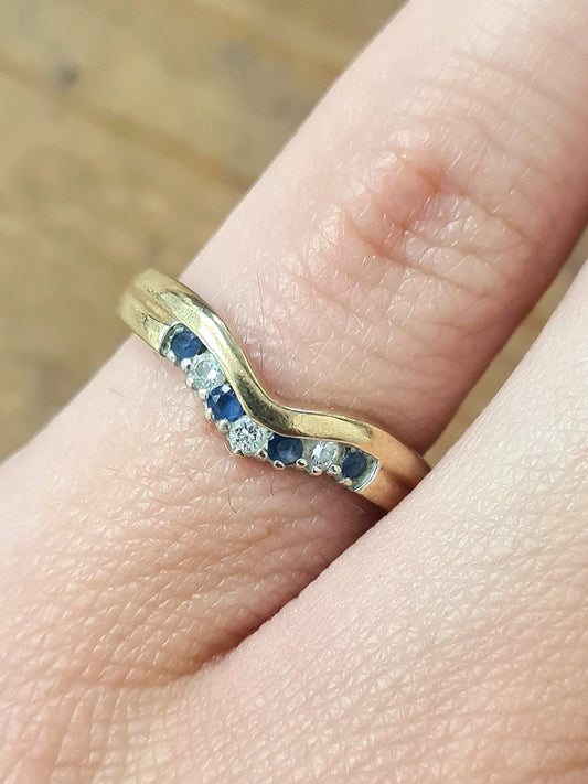 Vintage Blue and White Stones Wishbone Hallmarked 9ct Gold Ring