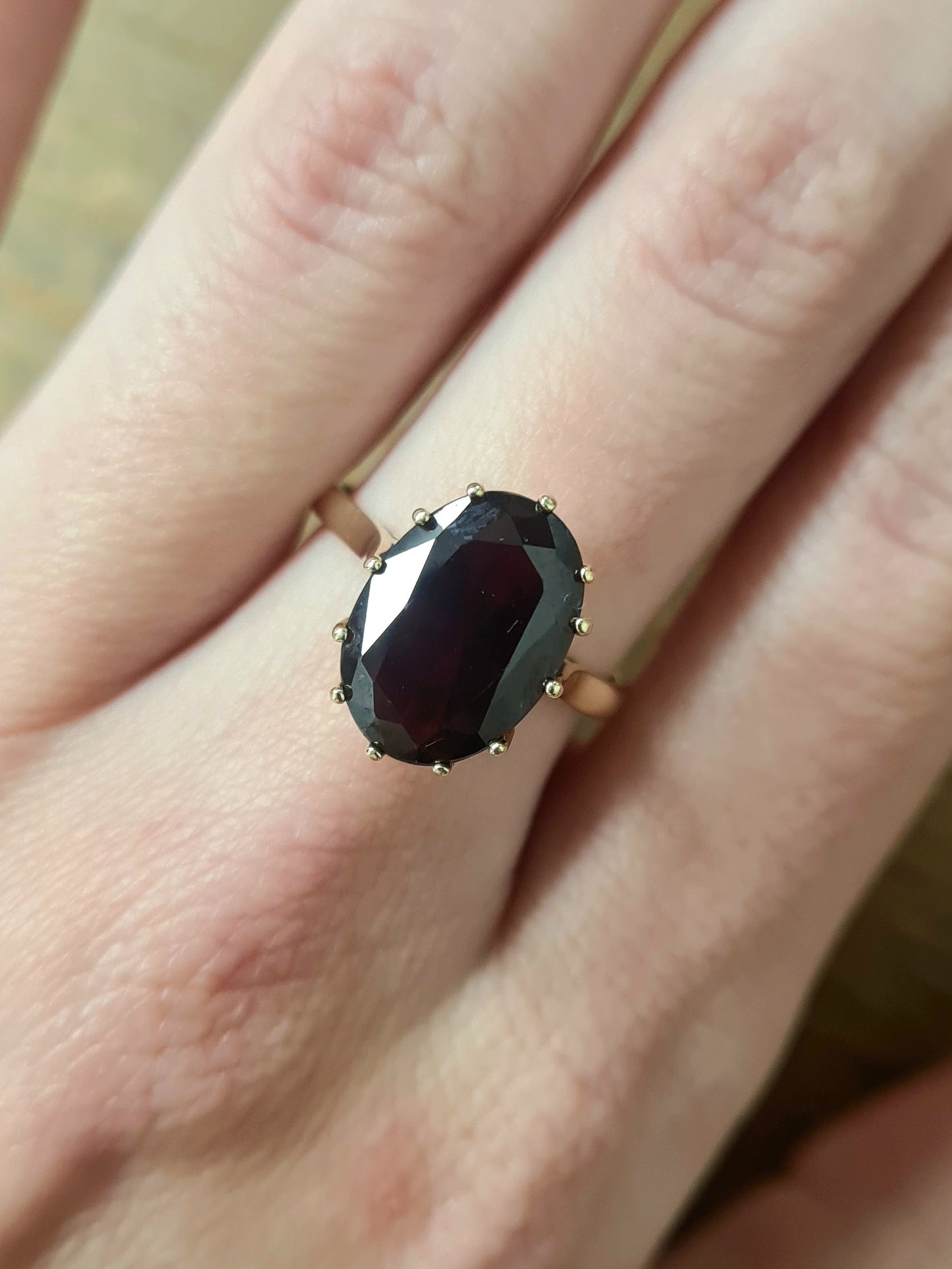 Vintage Garnet 9ct Gold Hallmarked 1977 Ring