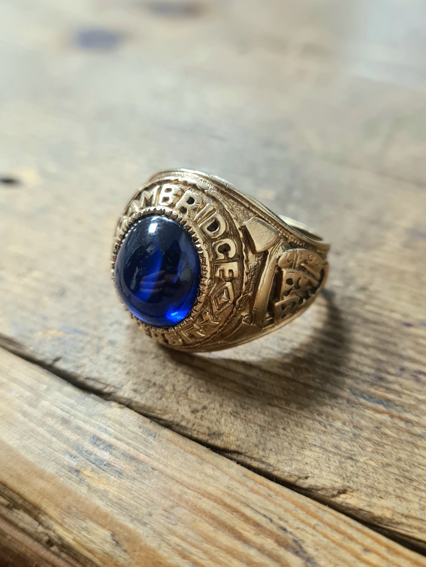 Vintage Blue Stone Cambridge University 9ct Gold Hallmarked 1991 Ring