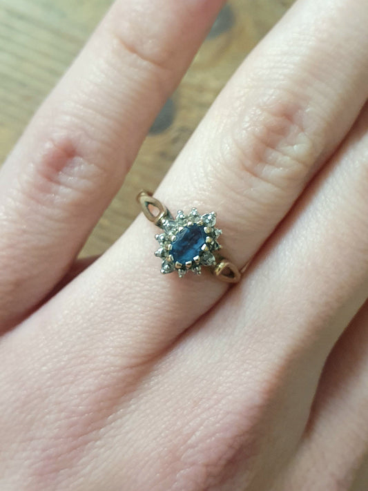 Vintage Blue Topaz 9ct Gold Hallmarked 1990 Ring