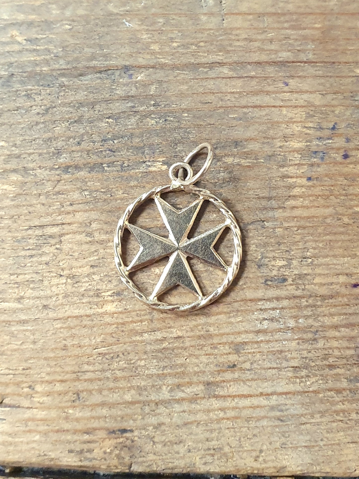 Vintage Maltese Cross 9ct Gold Pendant