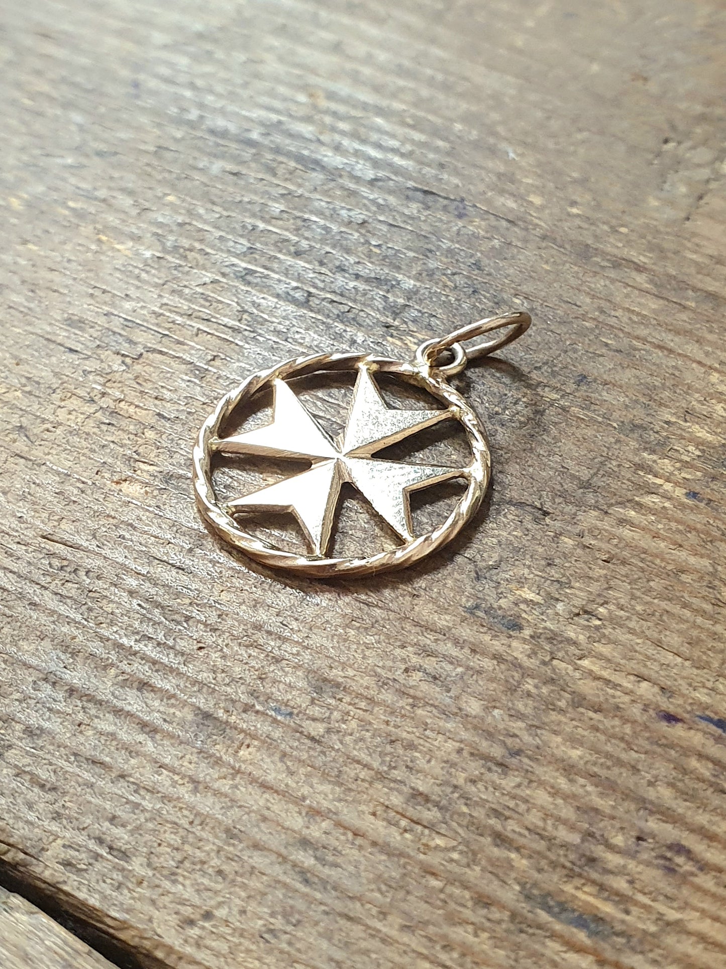 Vintage Maltese Cross 9ct Gold Pendant