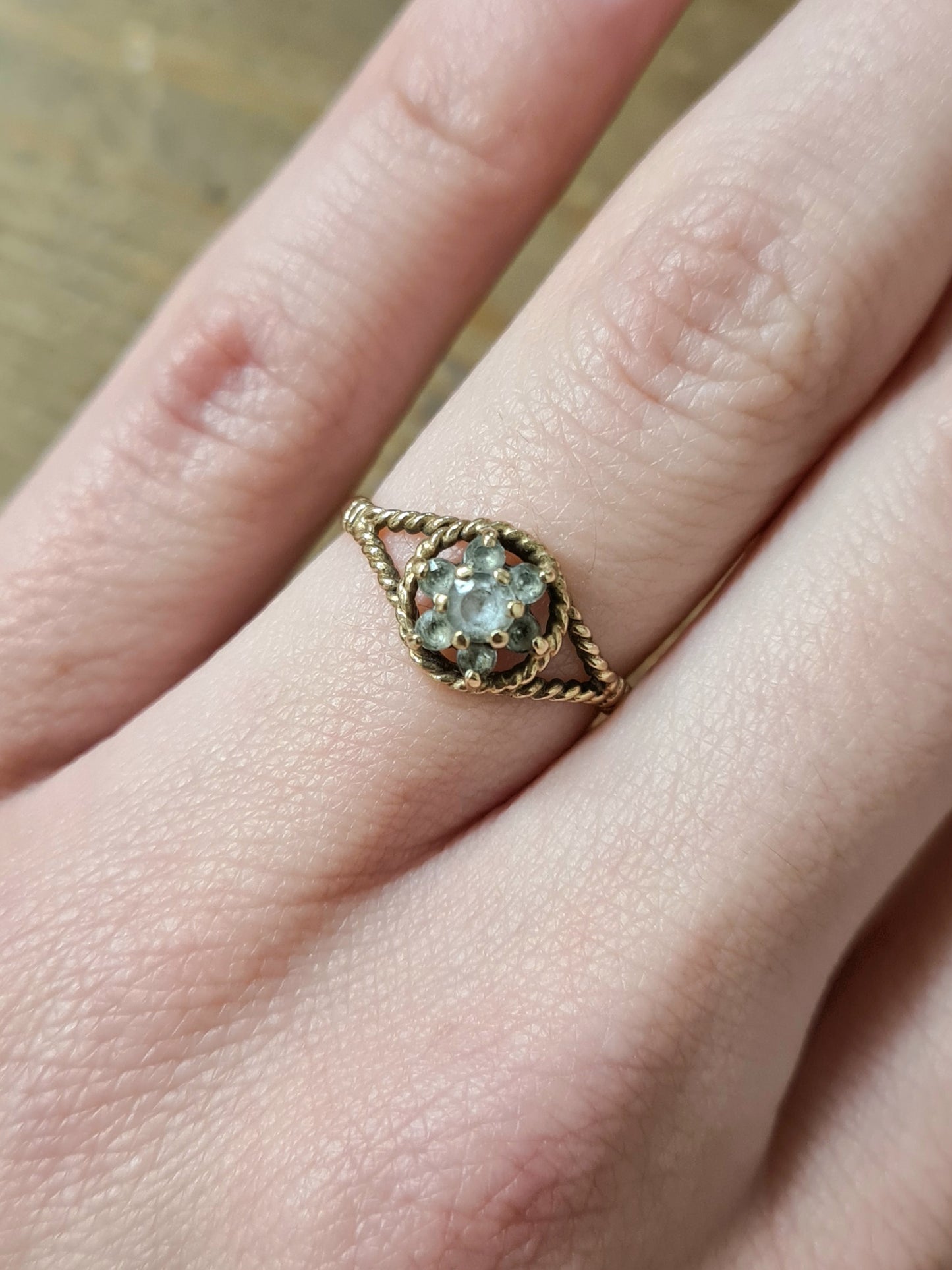 Vintage White Stones Flower Rope 9ct Gold Hallmarked Ring