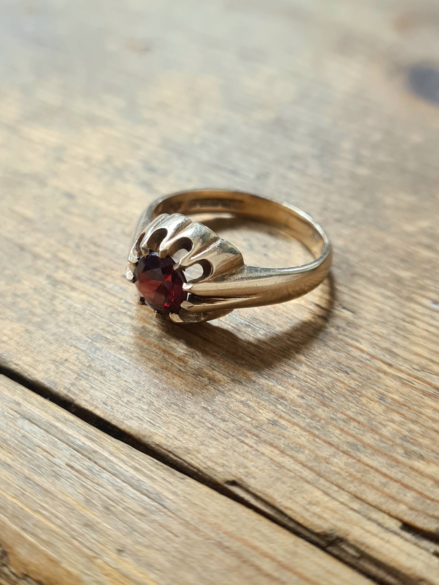 Vintage Garnet 9ct Gold Hallmarked 1970 Ring