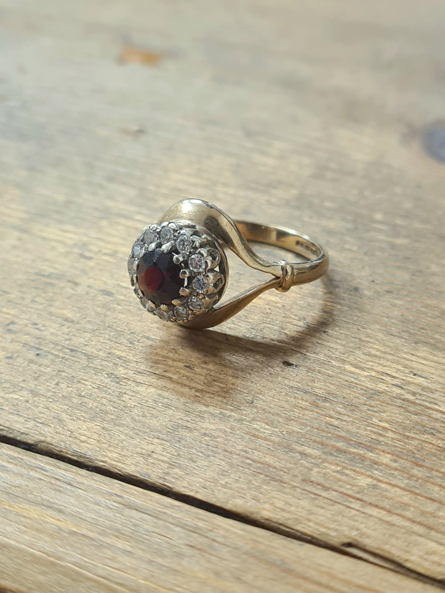 Vintage Garnet and White Stones 9ct Gold Hallmarked 1988 Ring