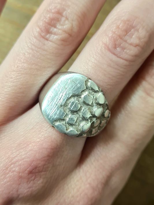 Vintage Textured Signet Hallmarked 1972 Sterling Silver Size S Ring