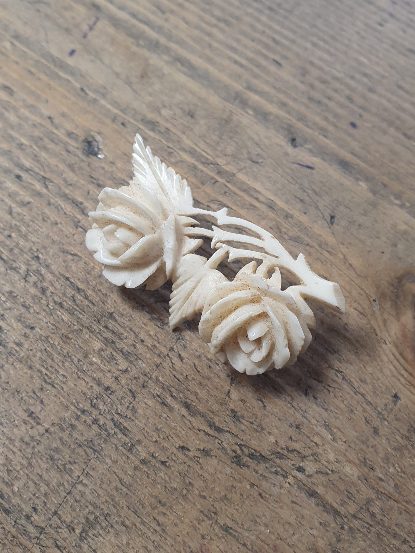 Vintage Flowers Carved Bakerlite Costume Brooch