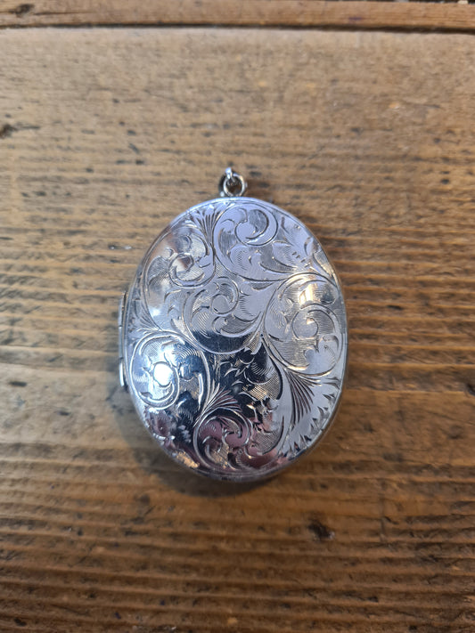 Vintage Large Engraved Oval 1973 925 Silver Locket Pendant