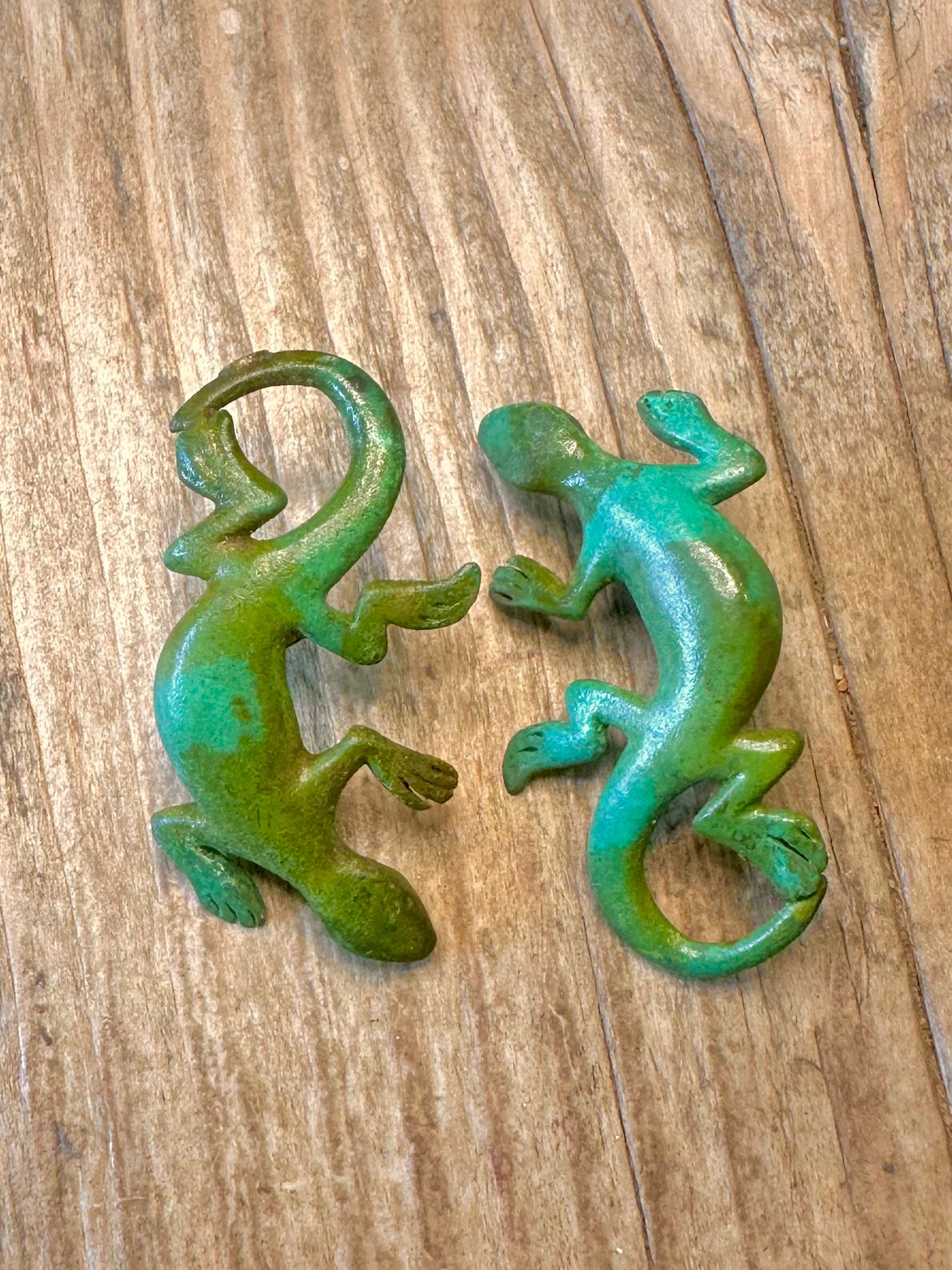 Grüne Harz-Gecko-Ohrringe aus 925er Silber