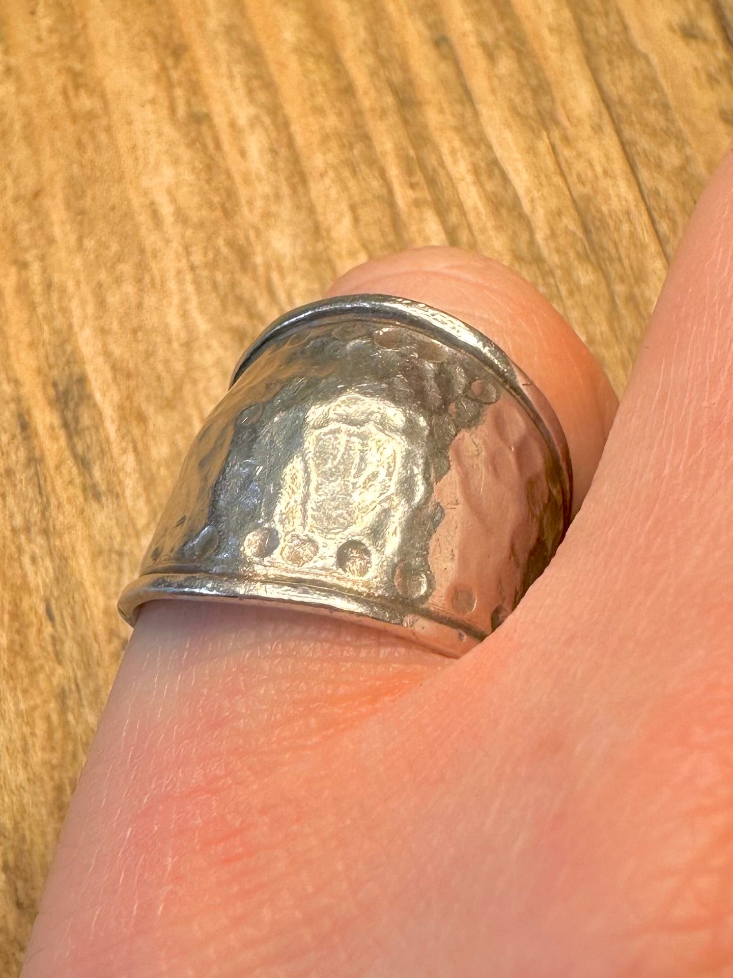 Gehämmerter breiter Ring aus 925er Sterlingsilber, Größe N