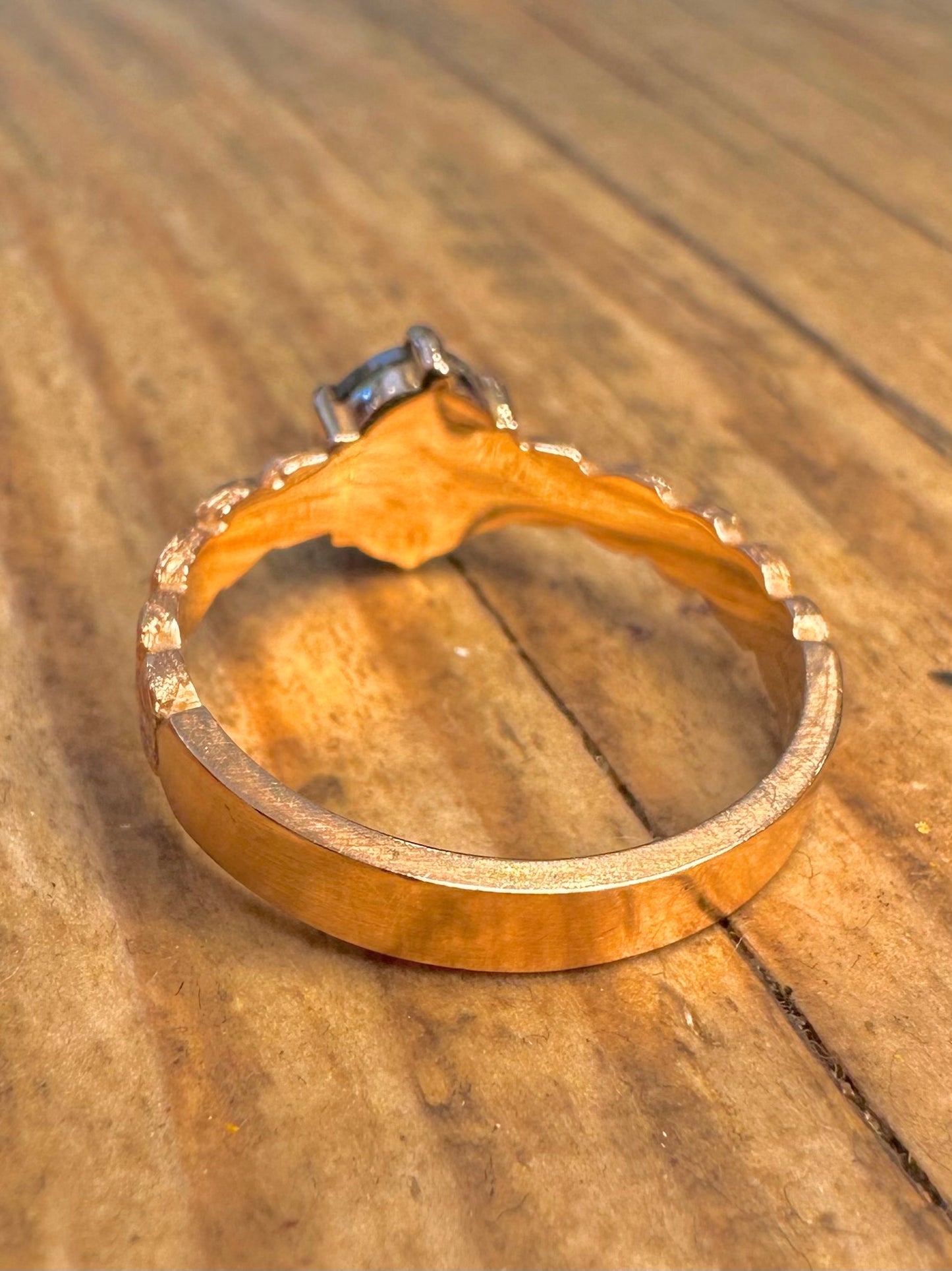 Stunning 18ct Gold Salt and Pepper Diamond Leaf Design Size M Ring