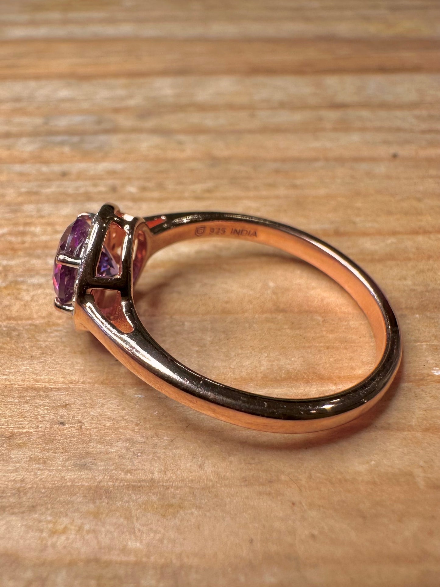 Moderner lila-weißer Stein, roségoldfarbener 925er Sterling Silber Ring Größe N1/2