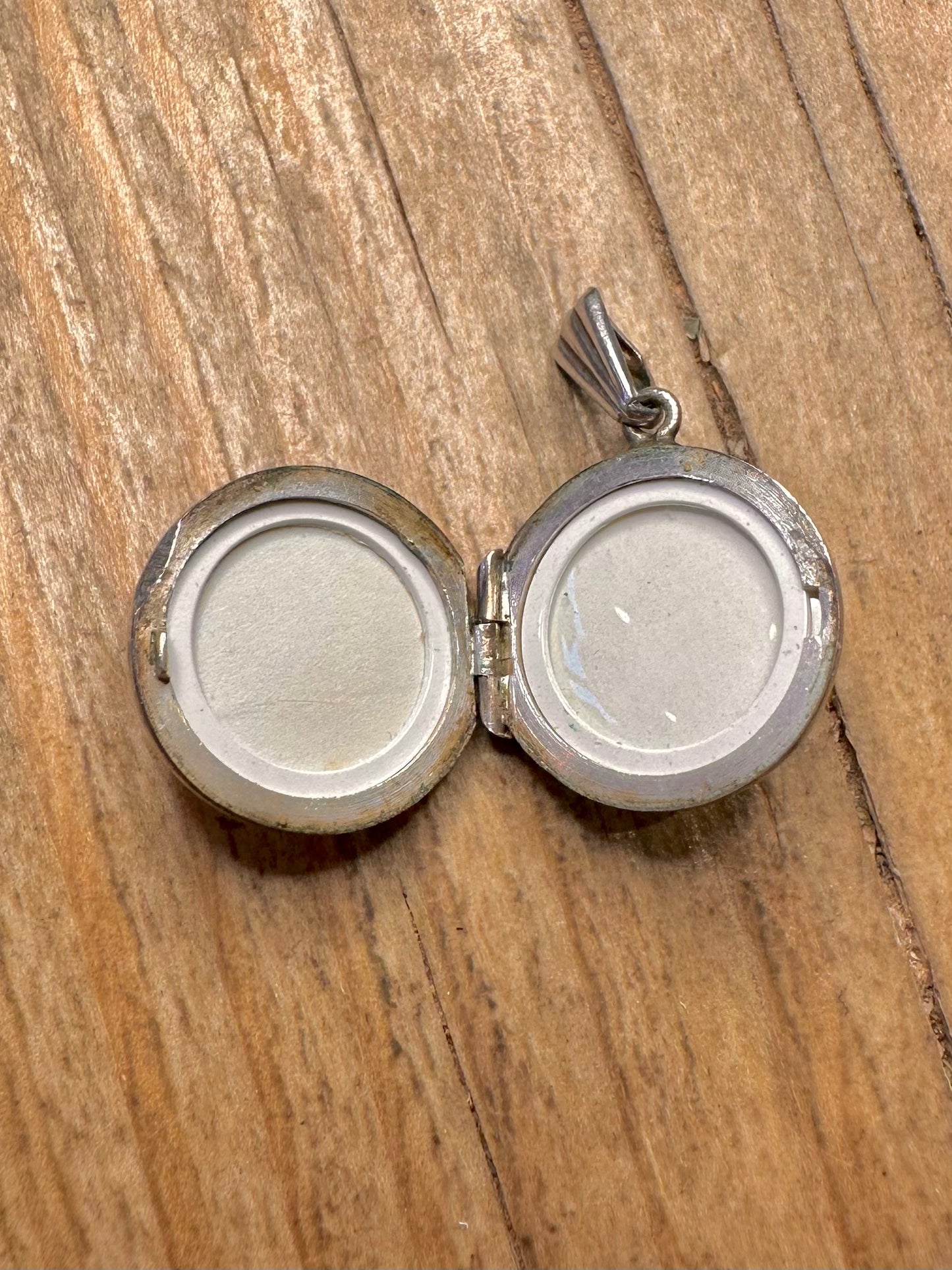 Vintage 1975 Circle Engraved Locket 925 Sterling Silver Pendant