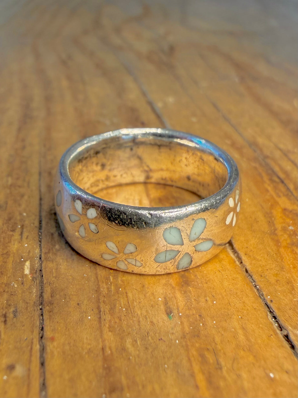 Mother of Pearl Flower Inlay Band 925 Sterling Silver Size N Ring