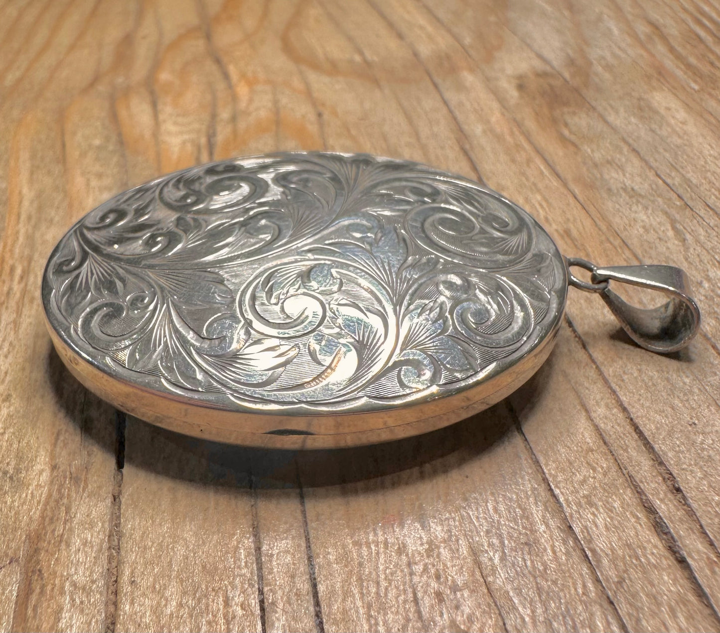 Vintage 1973 Large Engraved Floral 925 Sterling Silver Locket Pendant