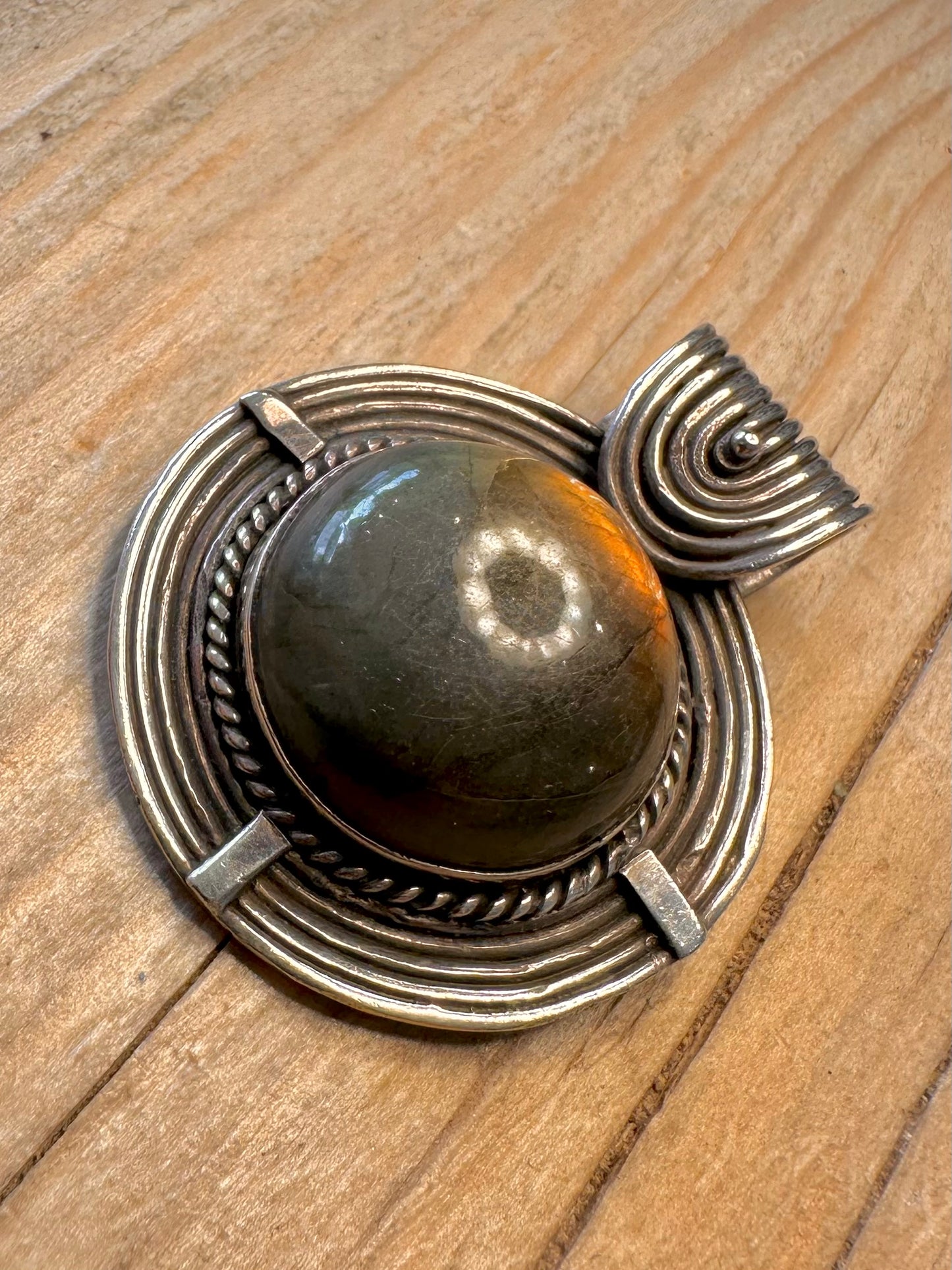 Vintage Labradorite Ornate Circle 925 Sterling Silver Pendant