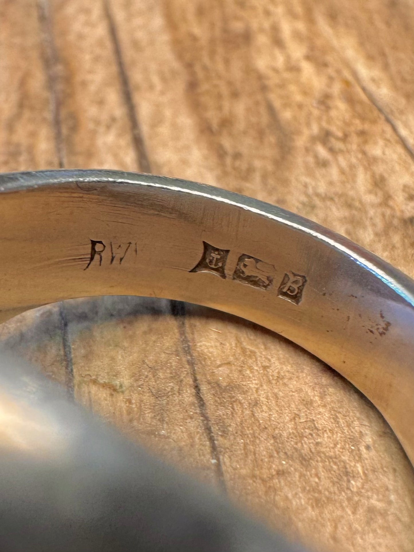 Vintage 1976 Engraved Signet Solid Heavy 925 Sterling Silver Size P Ring