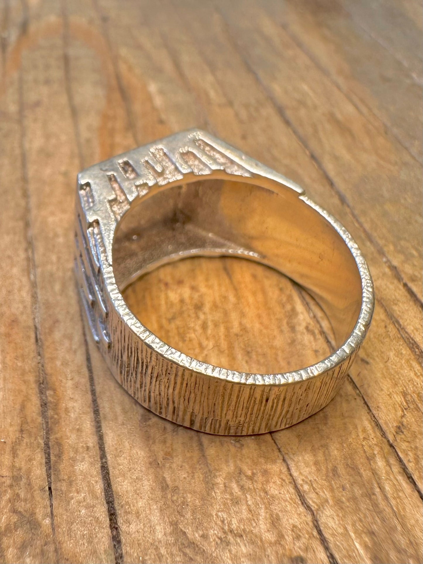 Quadratischer Ring, 1982, mit Siegel, strukturiertem Rindeneffekt, 925er Sterlingsilber, punziert, Größe T