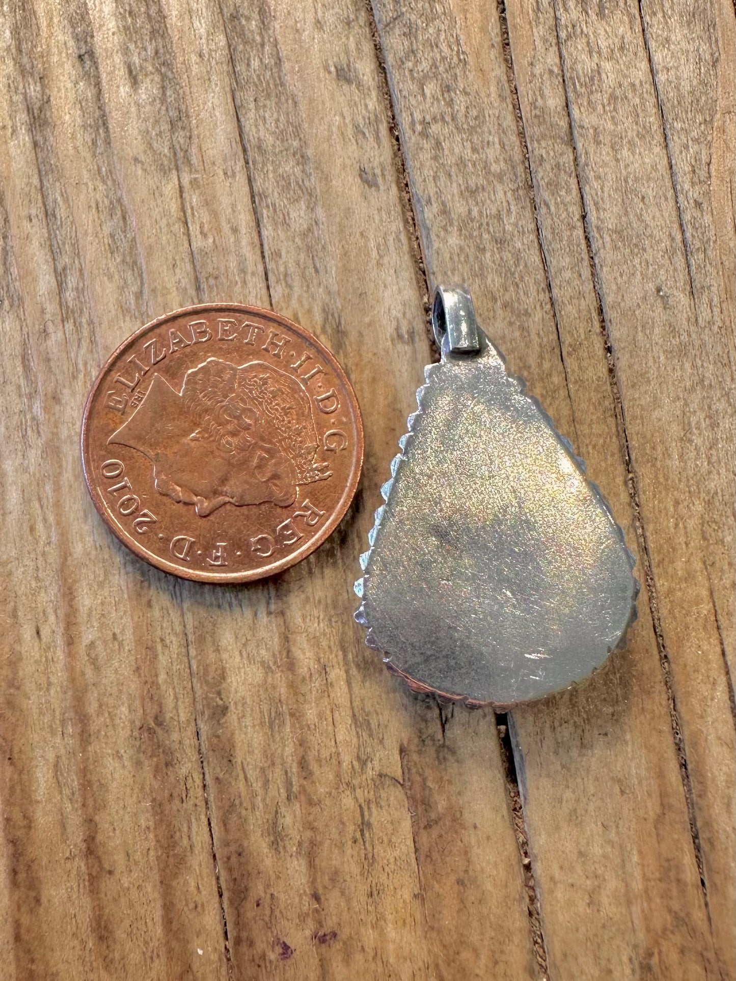 Lapistropfen-Anhänger mit Perlenrand, Silber