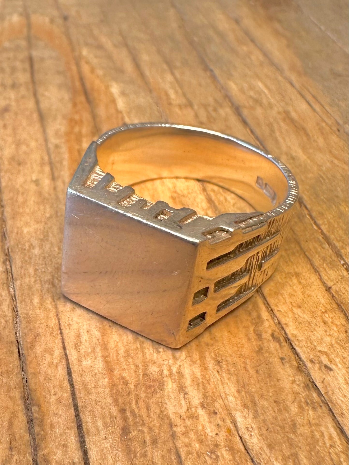 Quadratischer Ring, 1982, mit Siegel, strukturiertem Rindeneffekt, 925er Sterlingsilber, punziert, Größe T