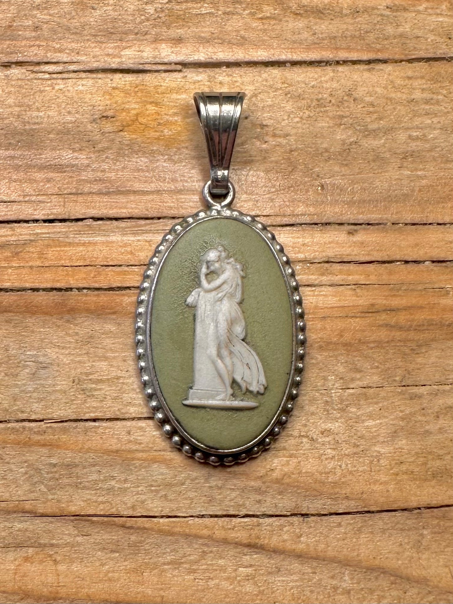 Vintage 1978 grüner Wedgwood Cameo 925er Sterlingsilber Anhänger, hergestellt in England