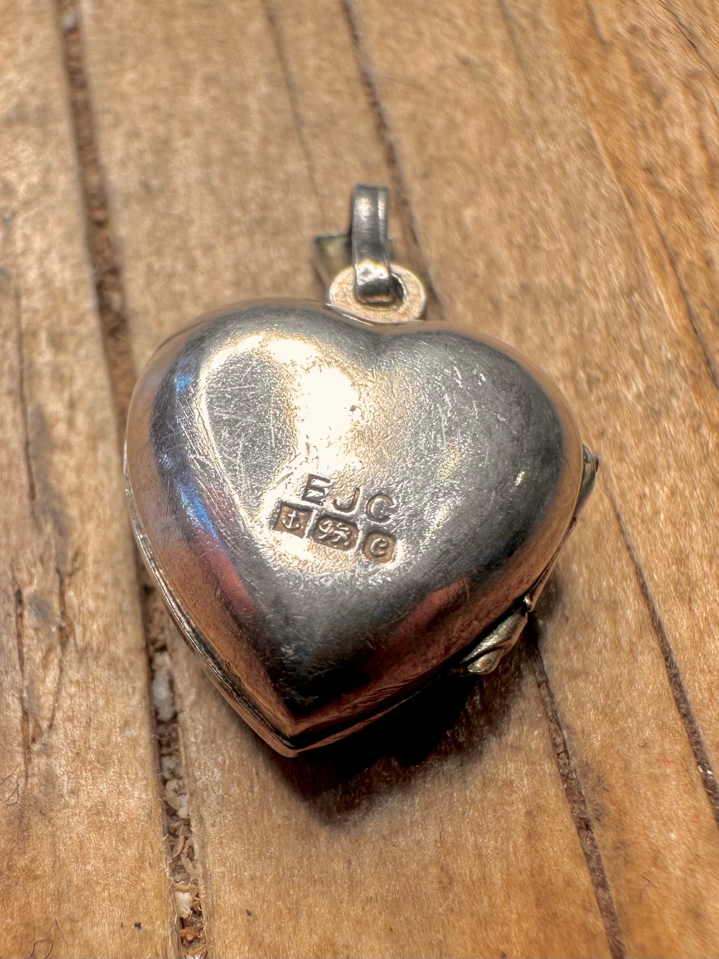 Vintage 1977 graviertes Herz-Medaillon 925 Sterling Silber Anhänger