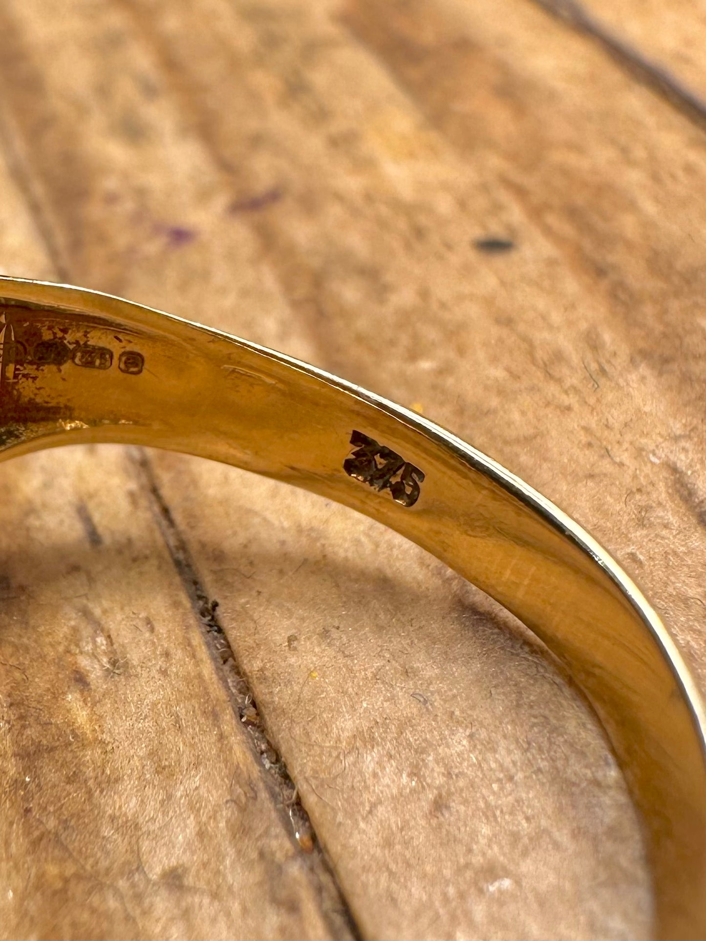 9 Karat Gold Onyx Siegelring Größe S