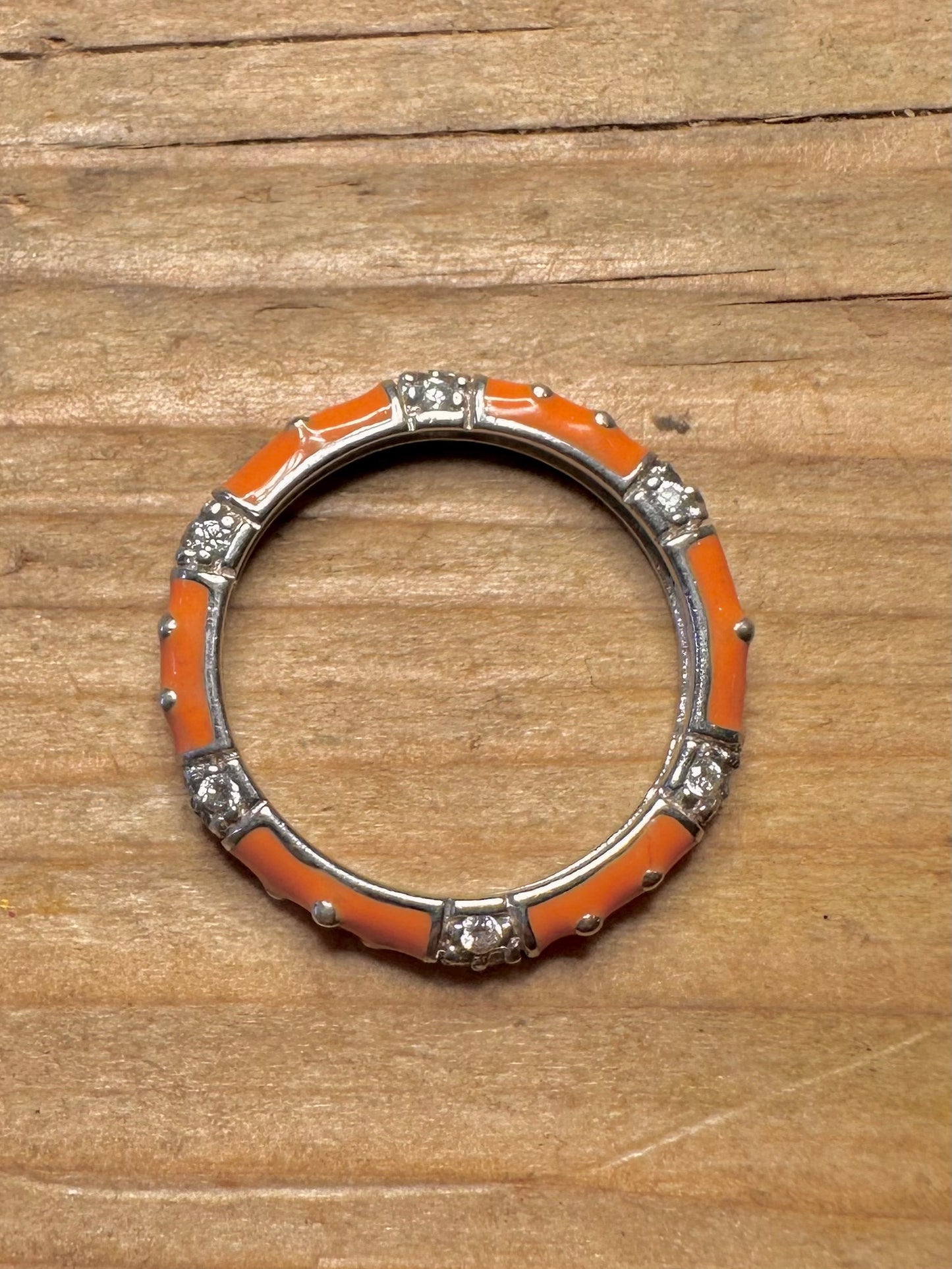 Moderner Ring aus orangefarbenem Email und weißem Stein von ESPO aus 925er Sterlingsilber, Größe S