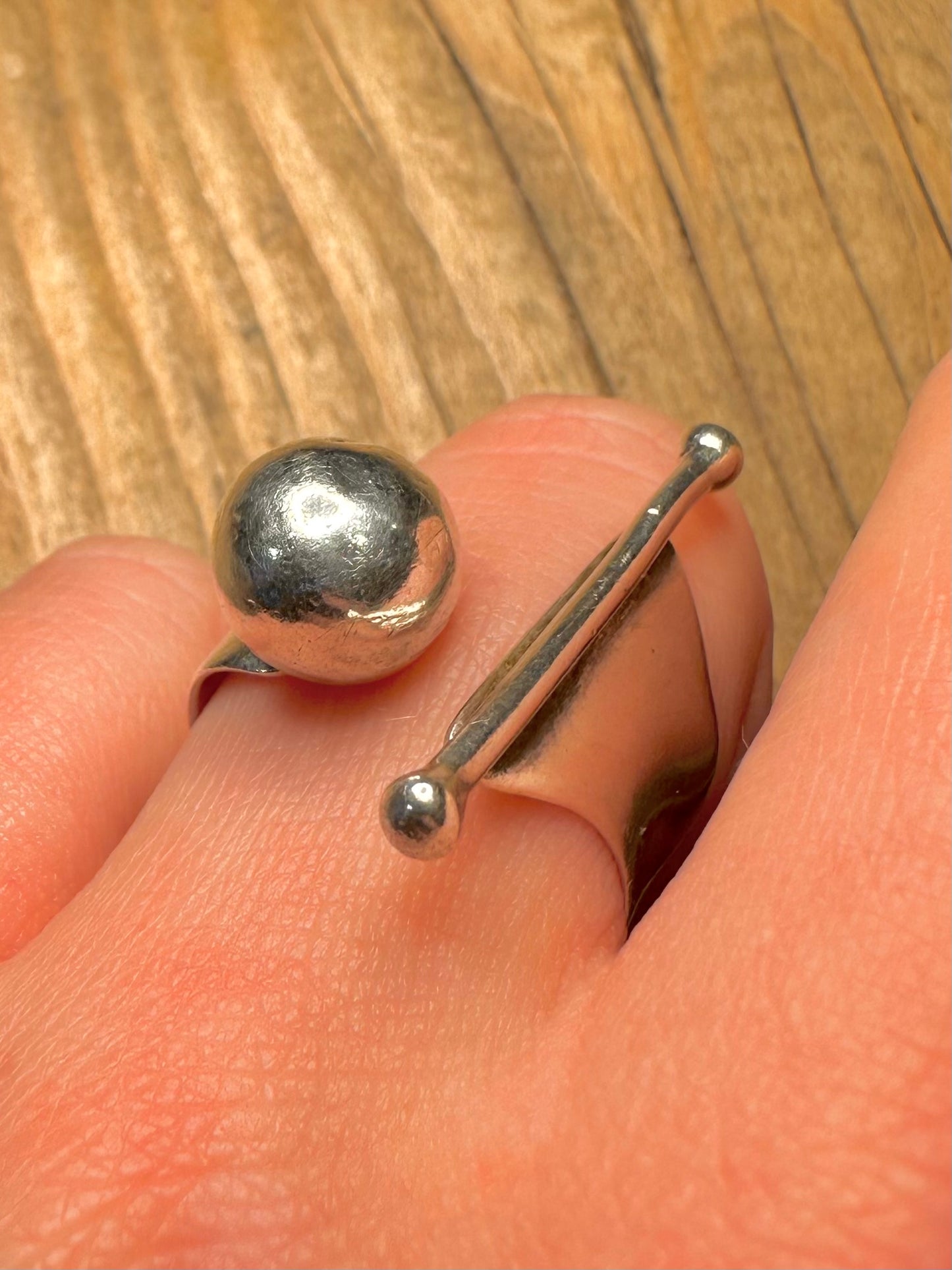 Abstrakter Kugel- und Stangen-Ring aus 925er Sterlingsilber, verstellbare Größe P1/2
