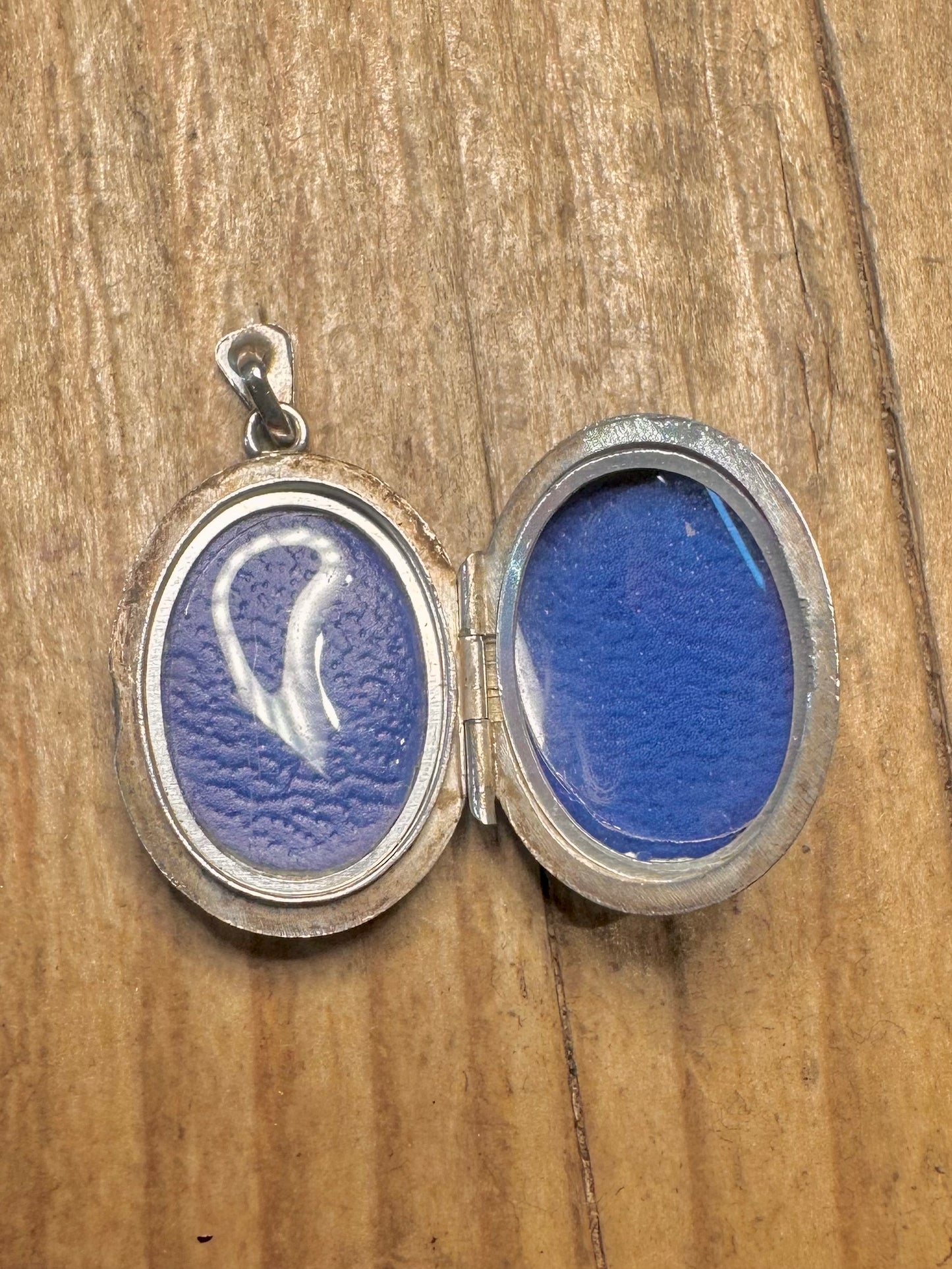 Vintage 1983 Floral Engraved Rope Twisted Edging Maker JS 925 Sterling Silver Locket Pendant