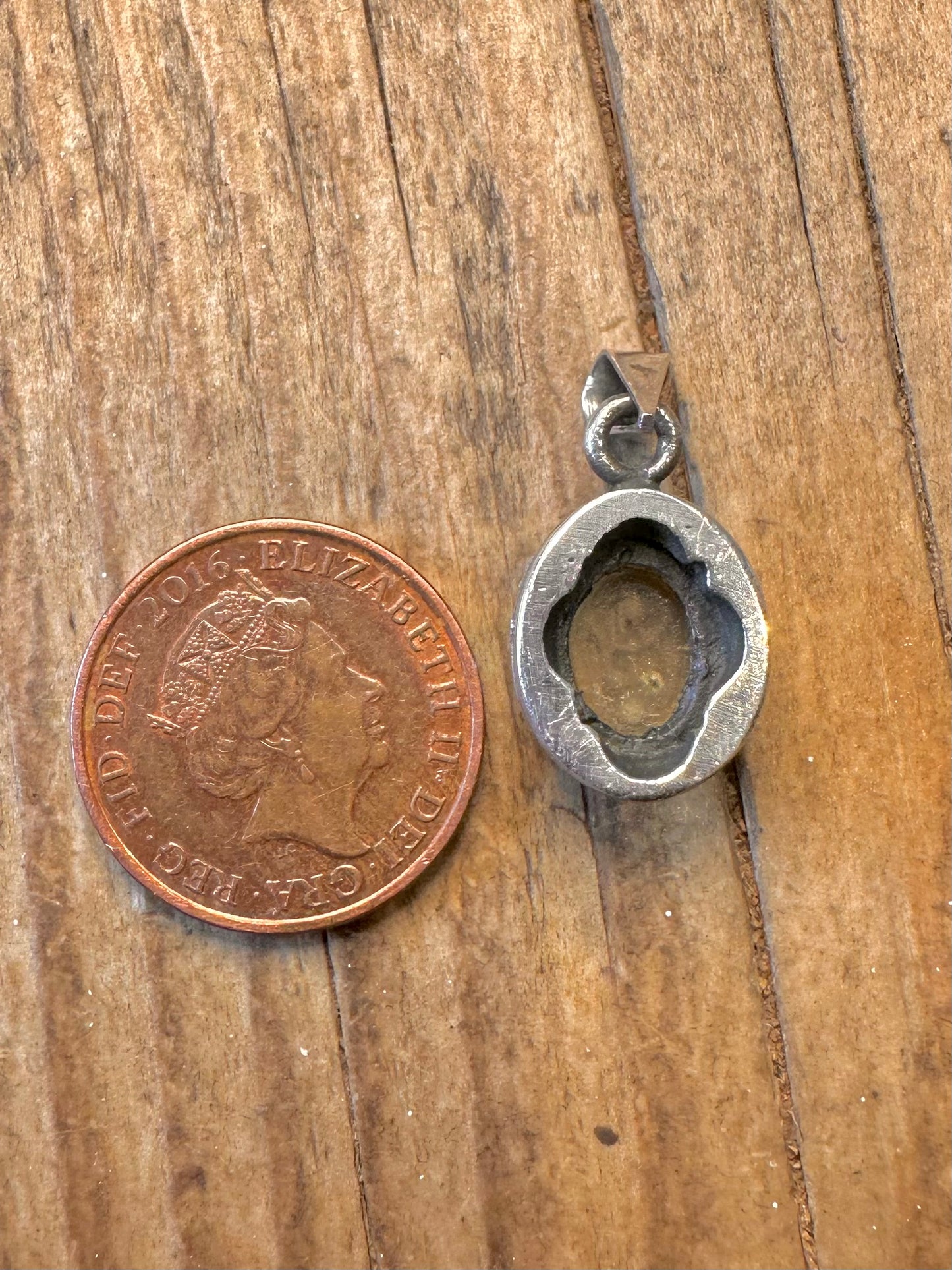 Ovale, durchscheinende rote Punkte 925er Sterling Silber Ohrringe