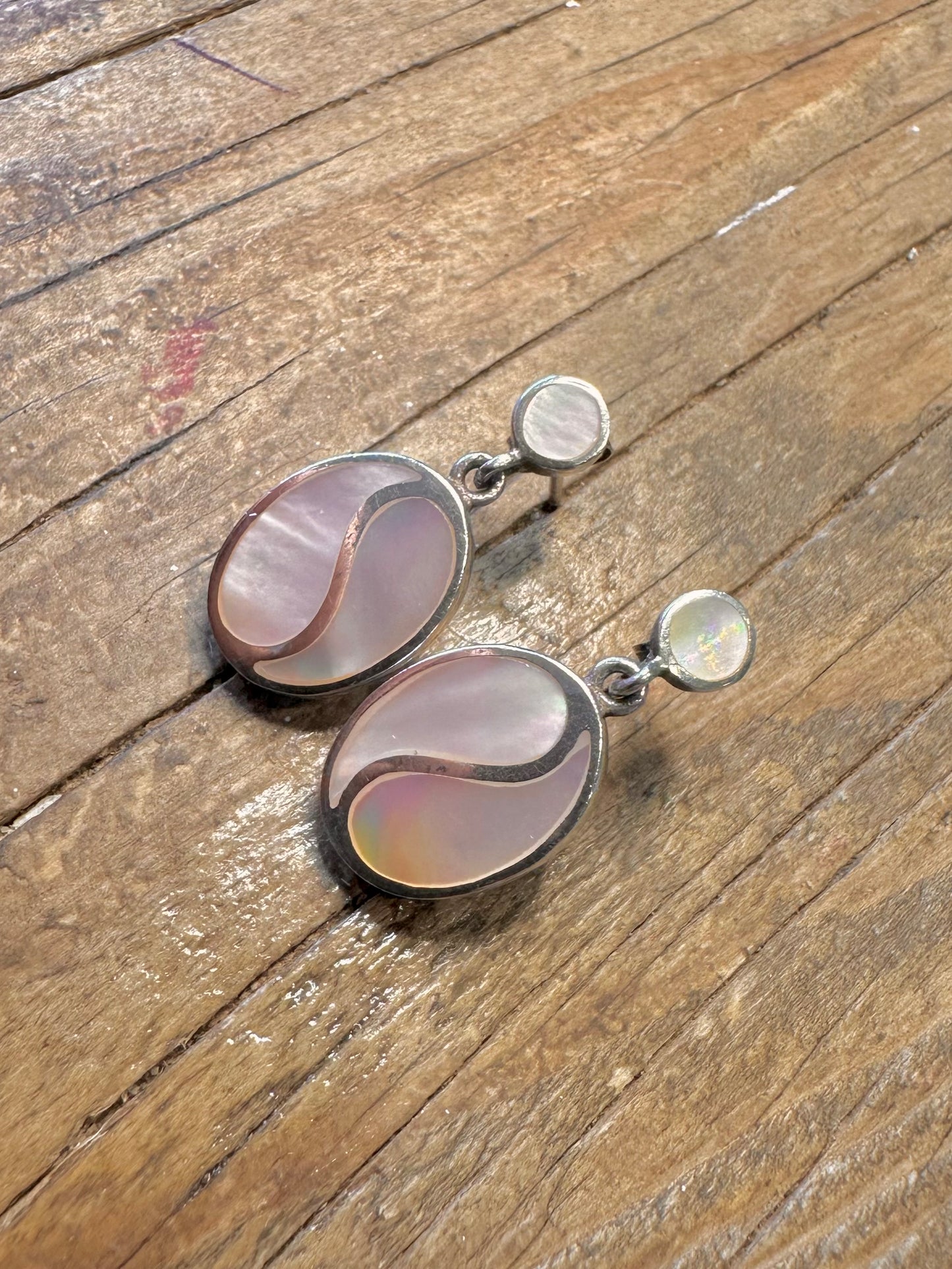 Oval Mother of Pearl Dangle 925 Sterling Silver Earrings